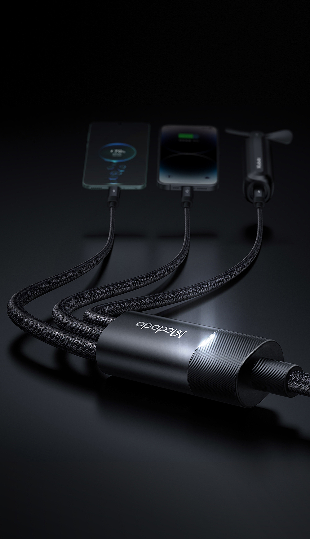 data line，charge，Lighting design，3-in -1 charging port，product design，Simple business，Multi-port compatible，One drag three，