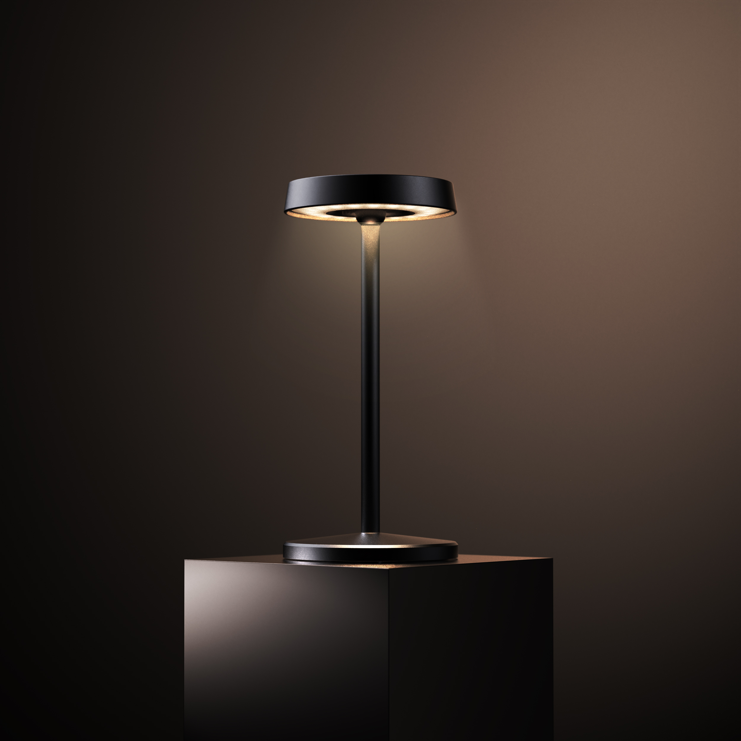 lamp，Portable，rechargeable ，Dining table lamp，Desk lamp，product design，Lamp design，magnetic attraction lamp，