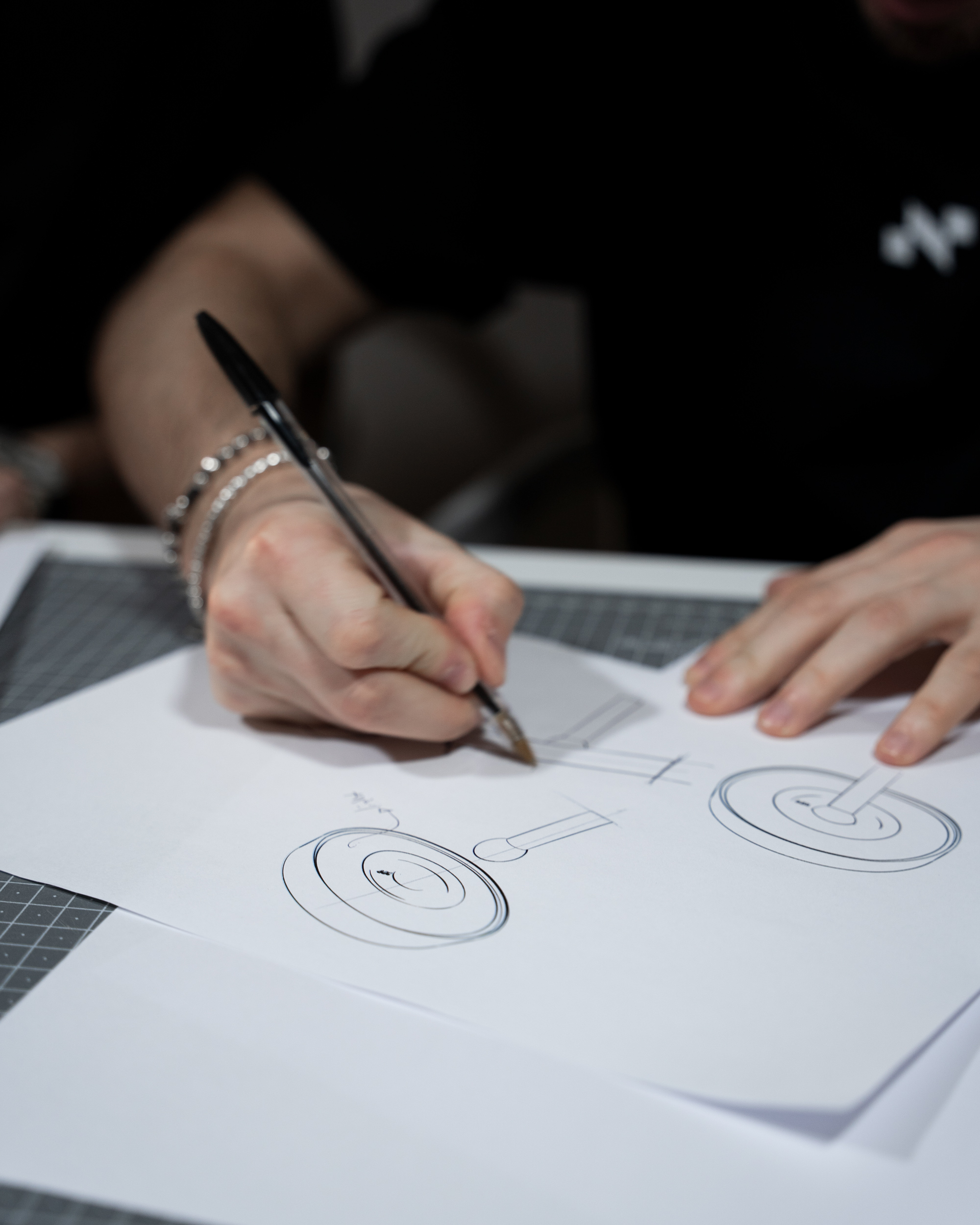 lamp，Portable，rechargeable ，Dining table lamp，Desk lamp，product design，Lamp design，magnetic attraction lamp，