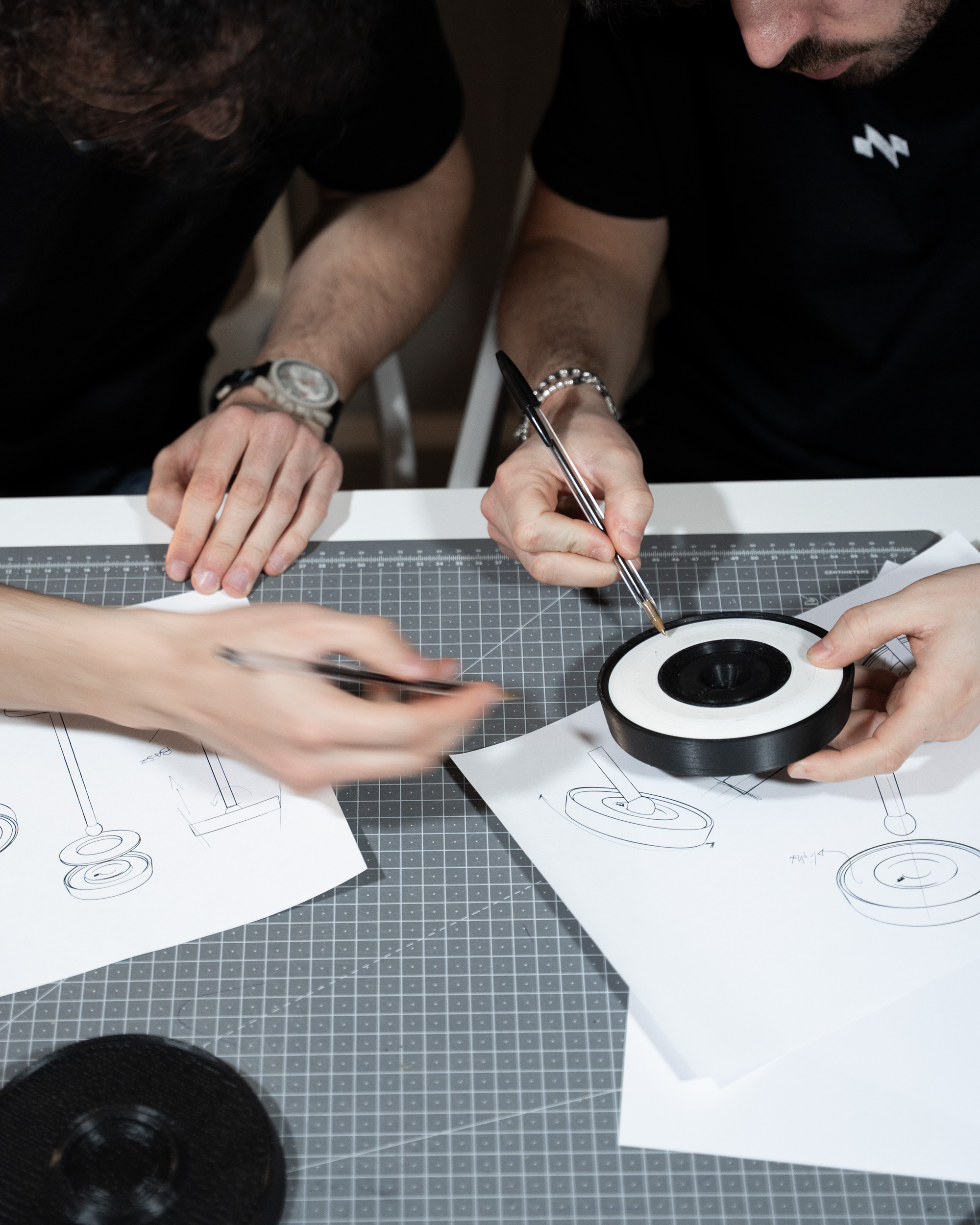 lamp，Portable，rechargeable ，Dining table lamp，Desk lamp，product design，Lamp design，magnetic attraction lamp，