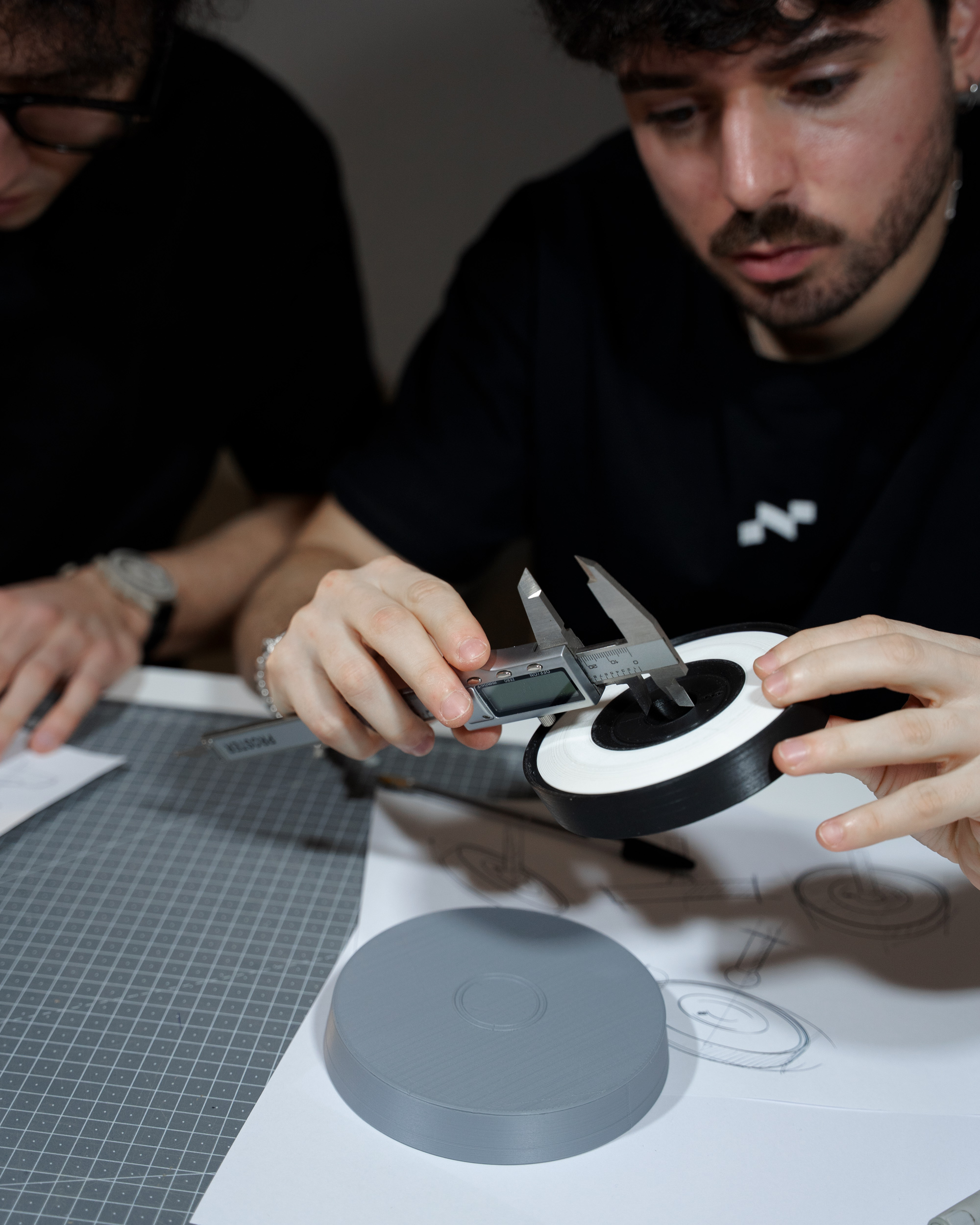 lamp，Portable，rechargeable ，Dining table lamp，Desk lamp，product design，Lamp design，magnetic attraction lamp，