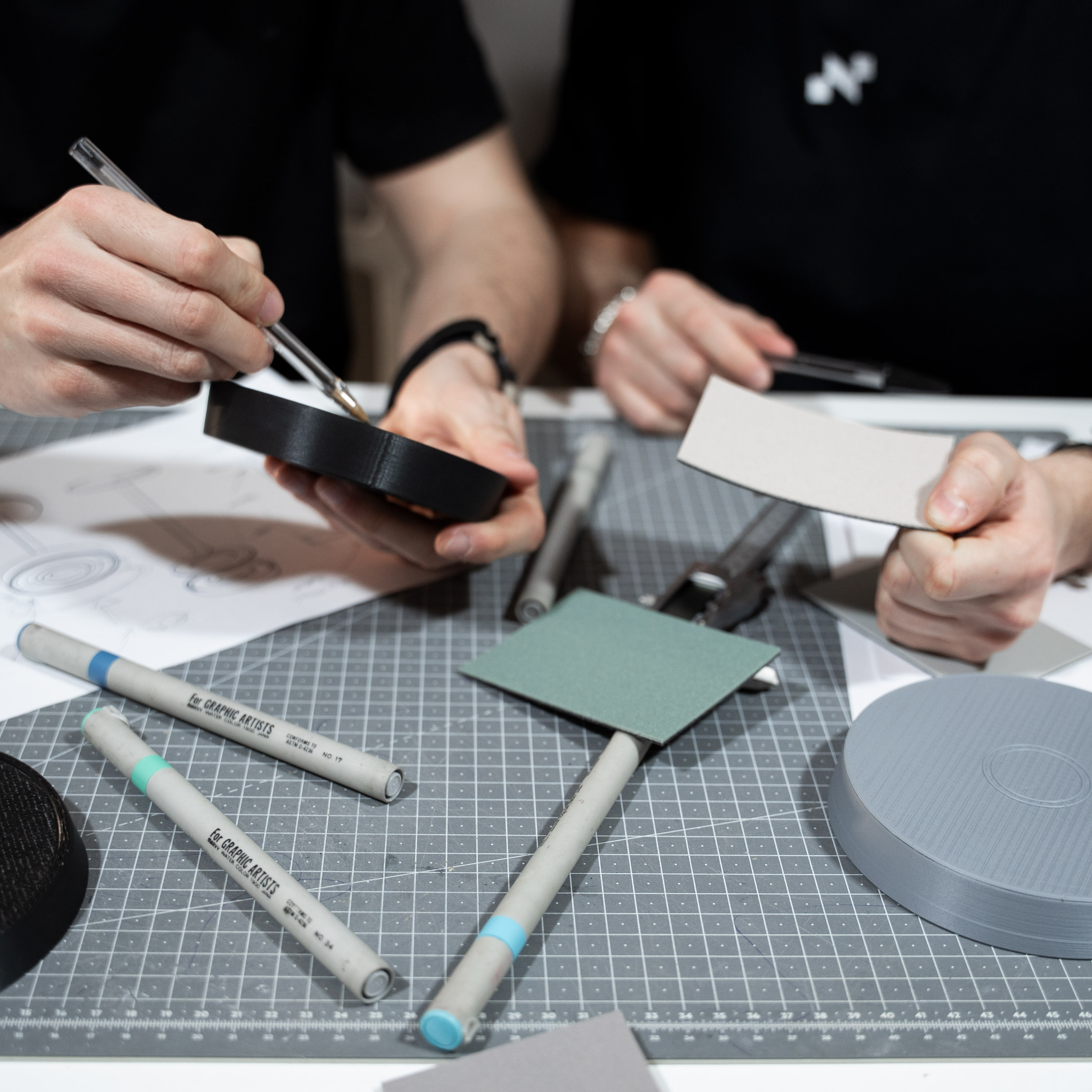 lamp，Portable，rechargeable ，Dining table lamp，Desk lamp，product design，Lamp design，magnetic attraction lamp，