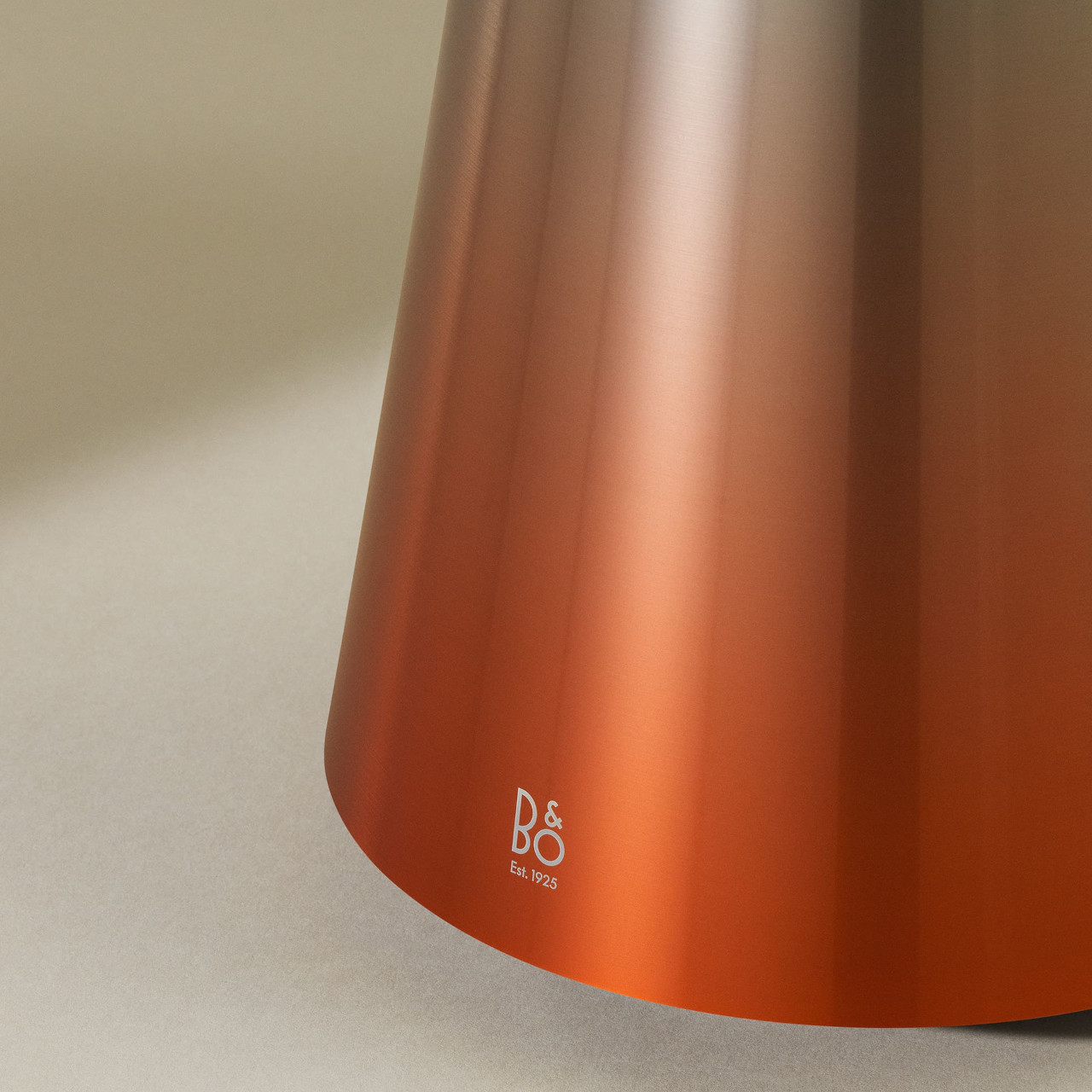 Beosound 2 Gradient，loudspeaker box，Digital，electronic product，