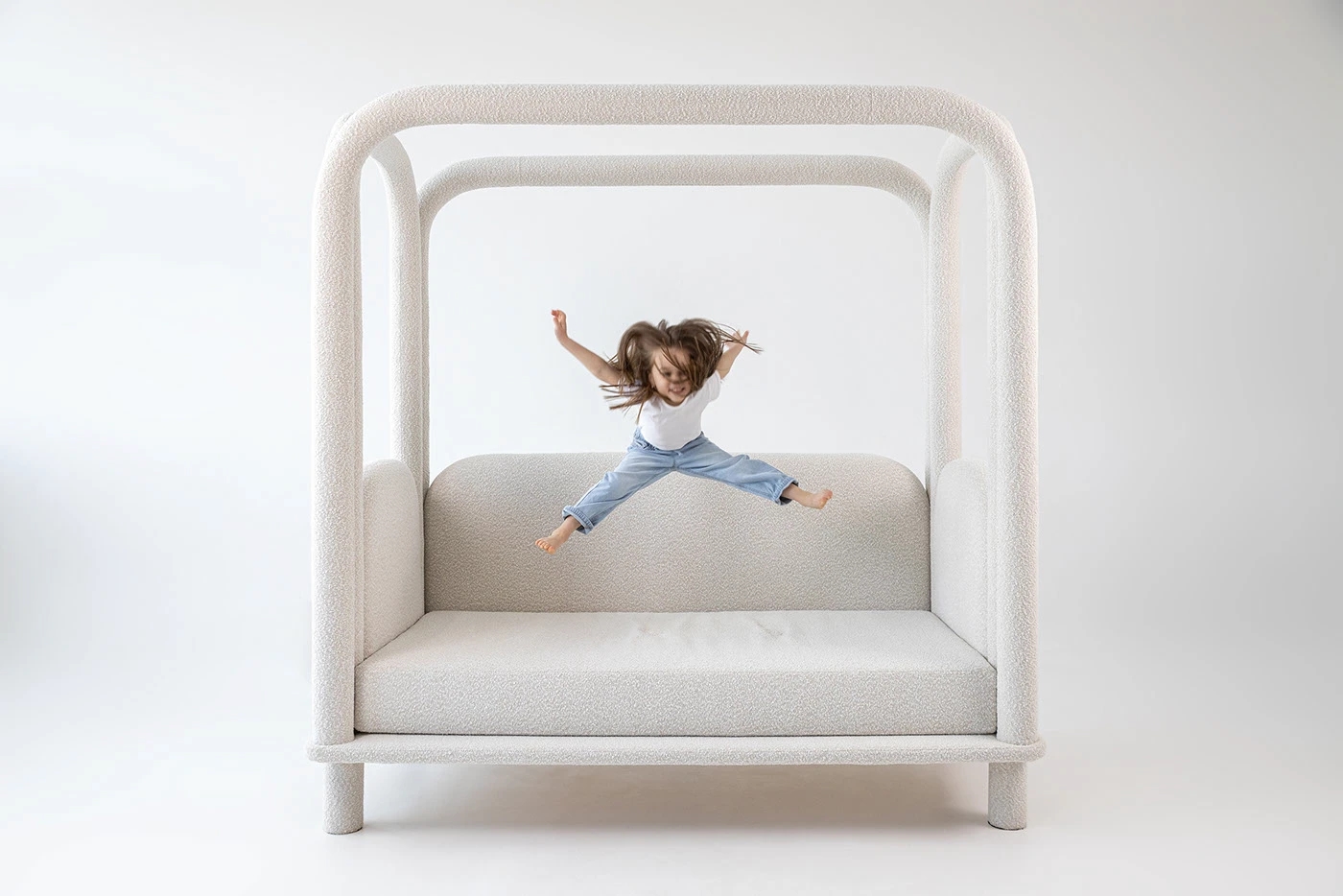 ROUNDISH BED，Bed，furniture，industrial design，