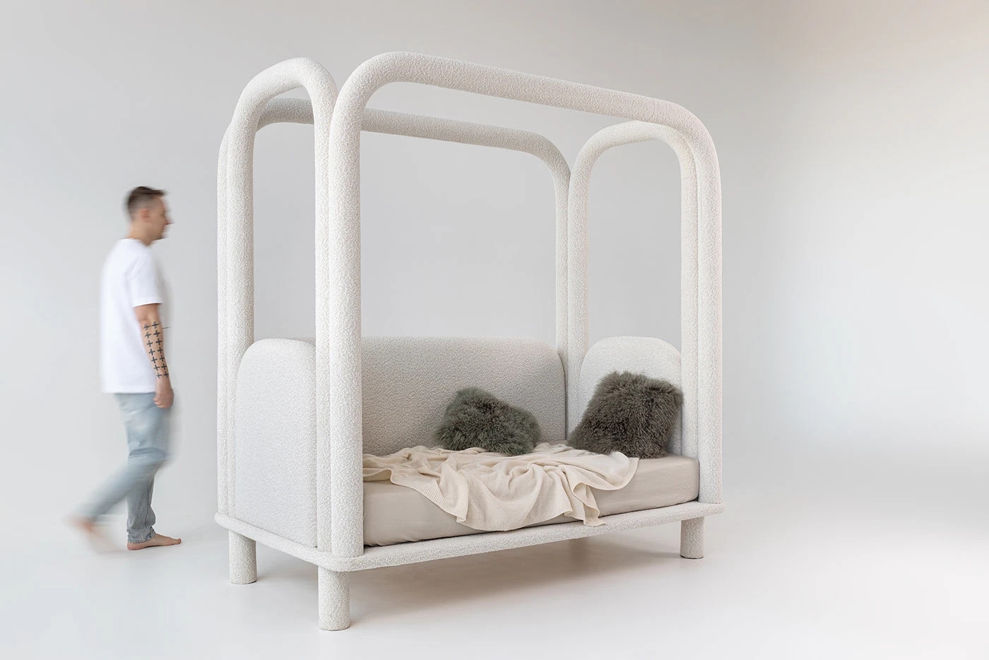 ROUNDISH BED，Bed，furniture，industrial design，