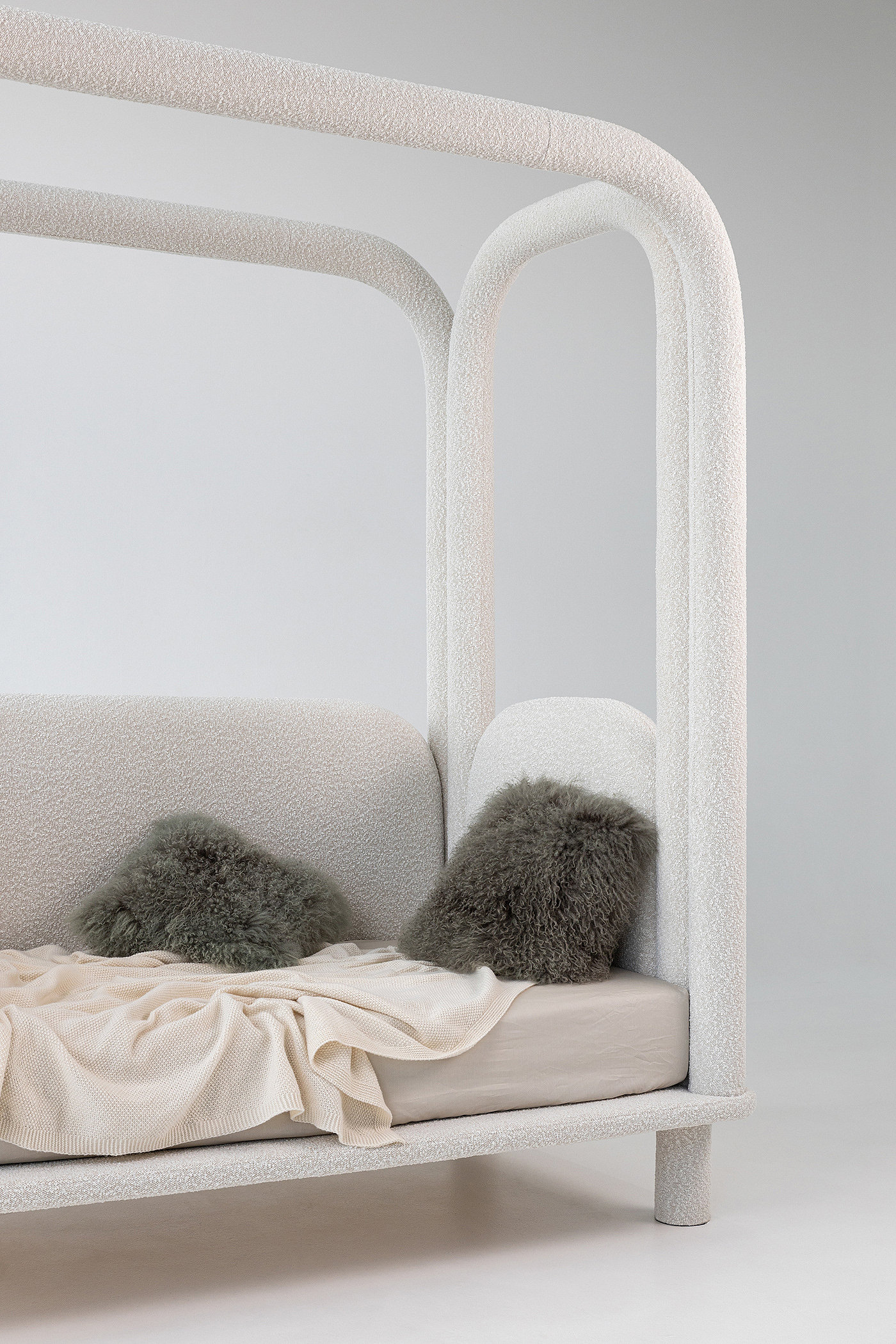 ROUNDISH BED，Bed，furniture，industrial design，