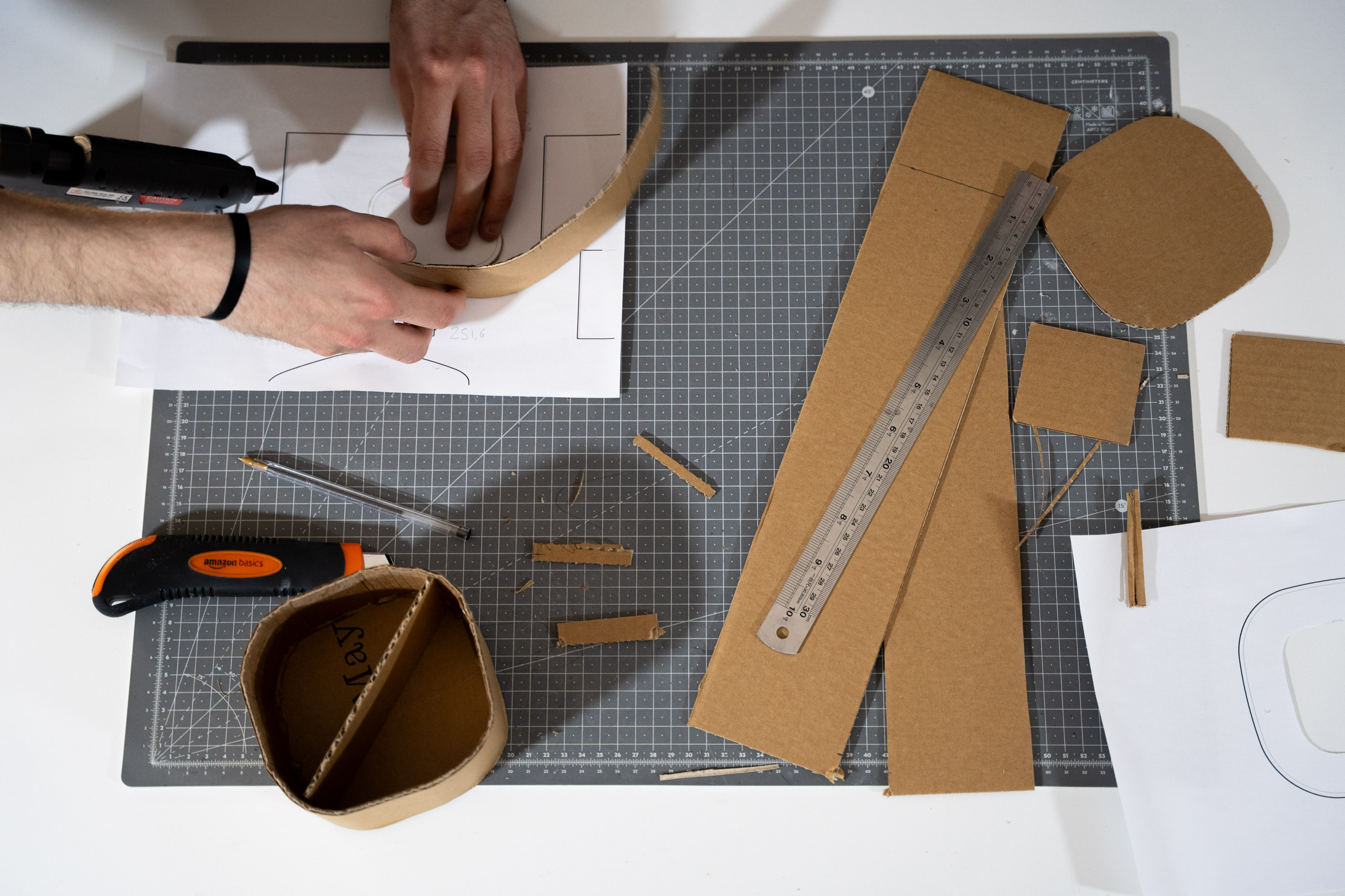 Desk lamp，product design，Lamp design，Bioplastics，Recycled plastics，desk lamp，Product rendering，industrial design，