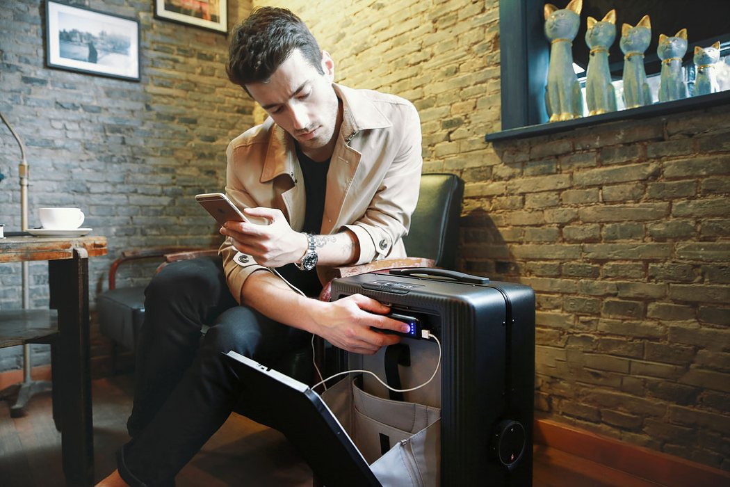 suitcase，intelligence，Cowa Robot，