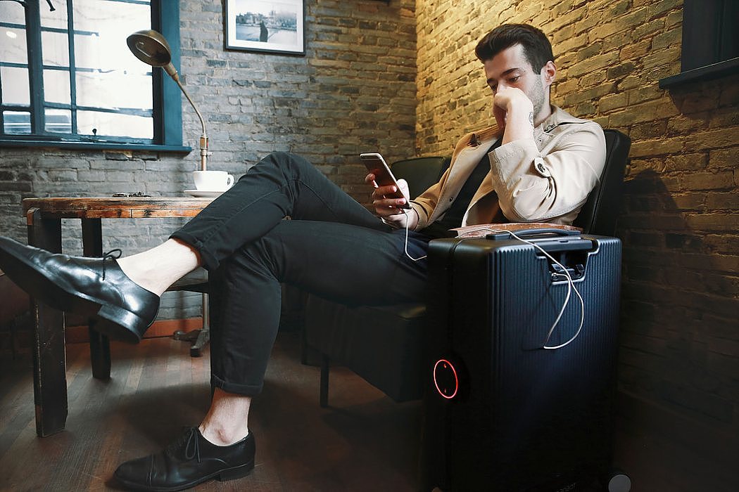 suitcase，intelligence，Cowa Robot，