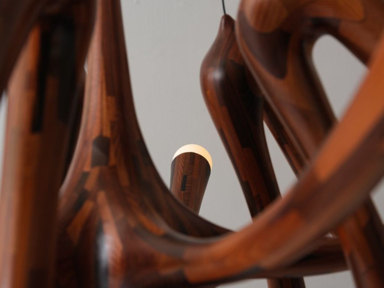 a chandelier，lamps and lanterns，furniture，Lighting tools，