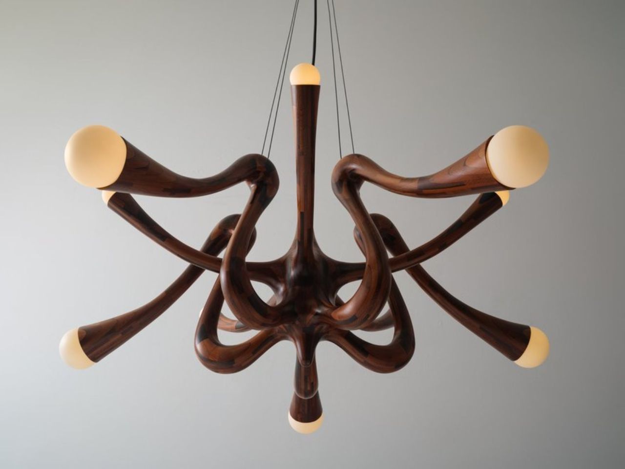 a chandelier，lamps and lanterns，furniture，Lighting tools，