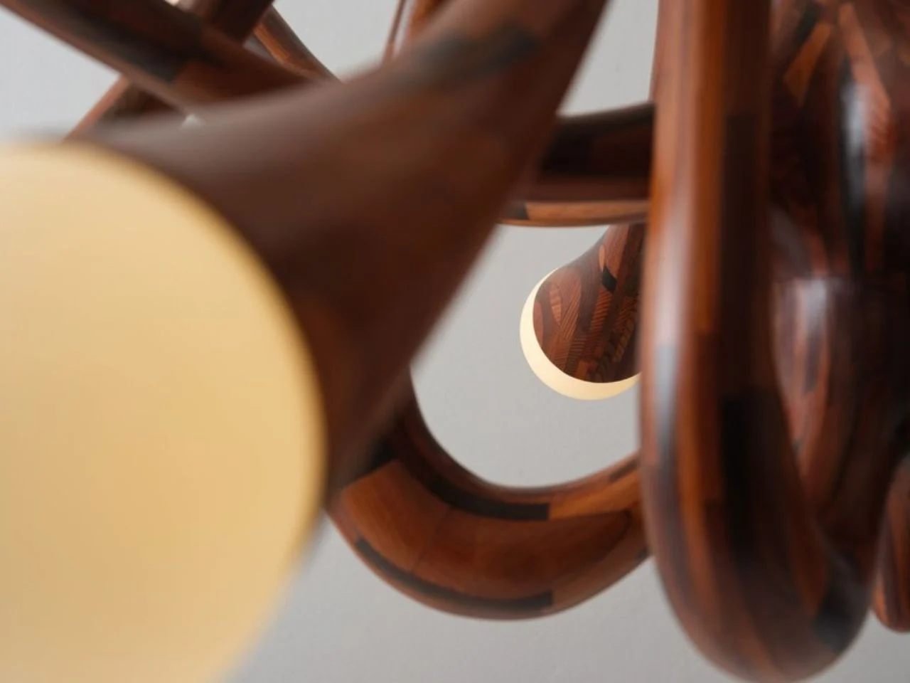 a chandelier，lamps and lanterns，furniture，Lighting tools，