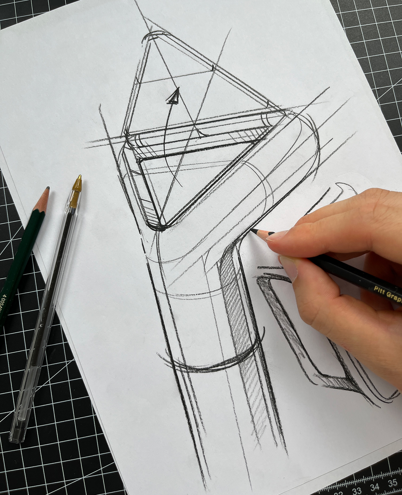 Sketches，TracingImage ，Illustrations，conceptual design，Helmet，