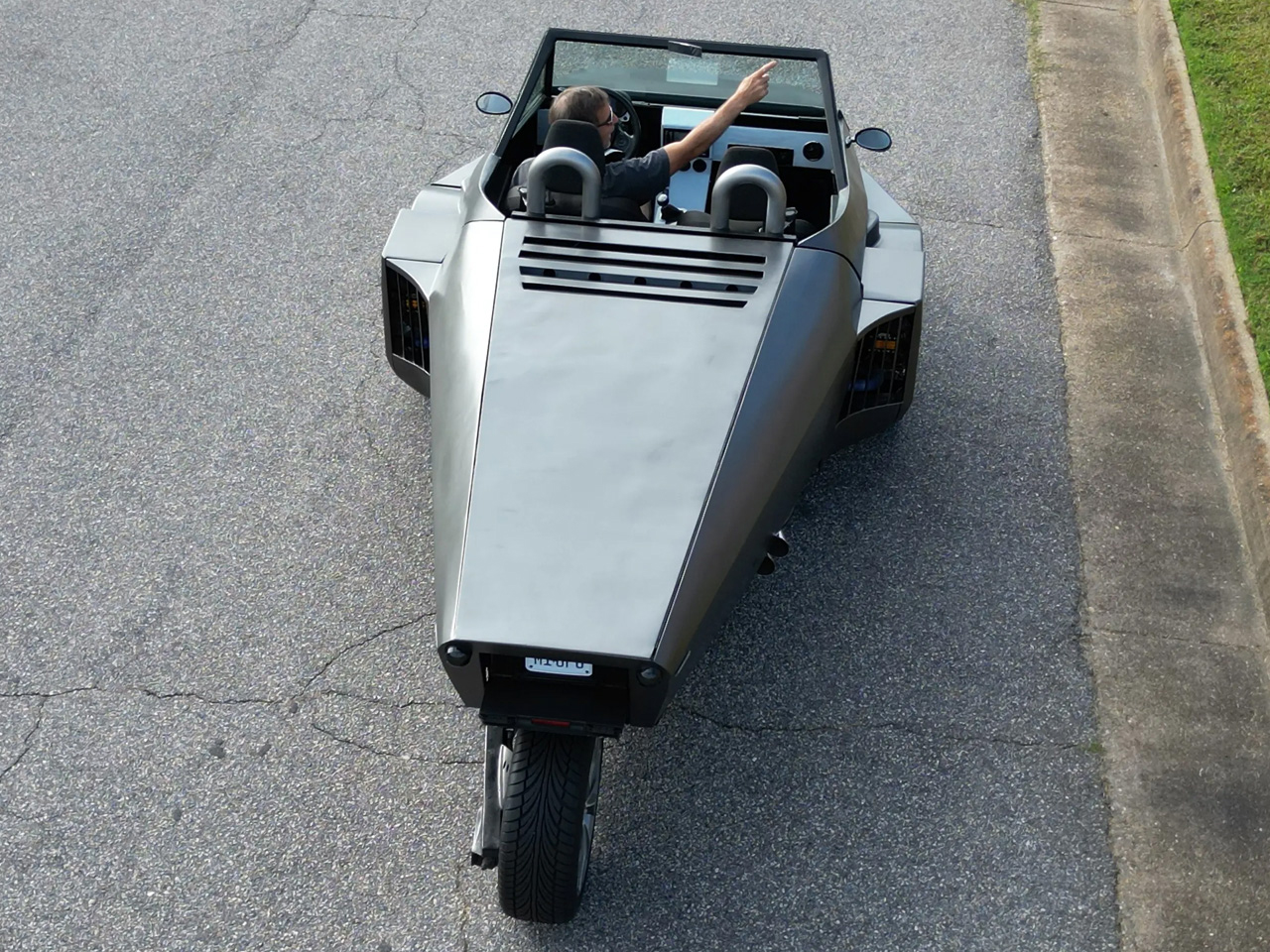 Addmotor Grandtan X，Repower，three-wheel delivery motor lorry，Dragonfly VIN #1，