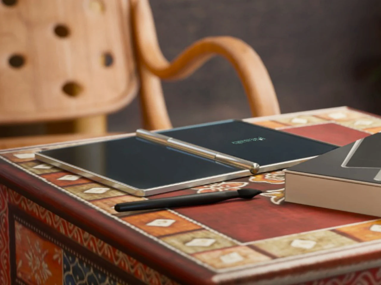 Double screen diary，Memory preservation，emotional connection，Older users，DUAL-SCREEN，