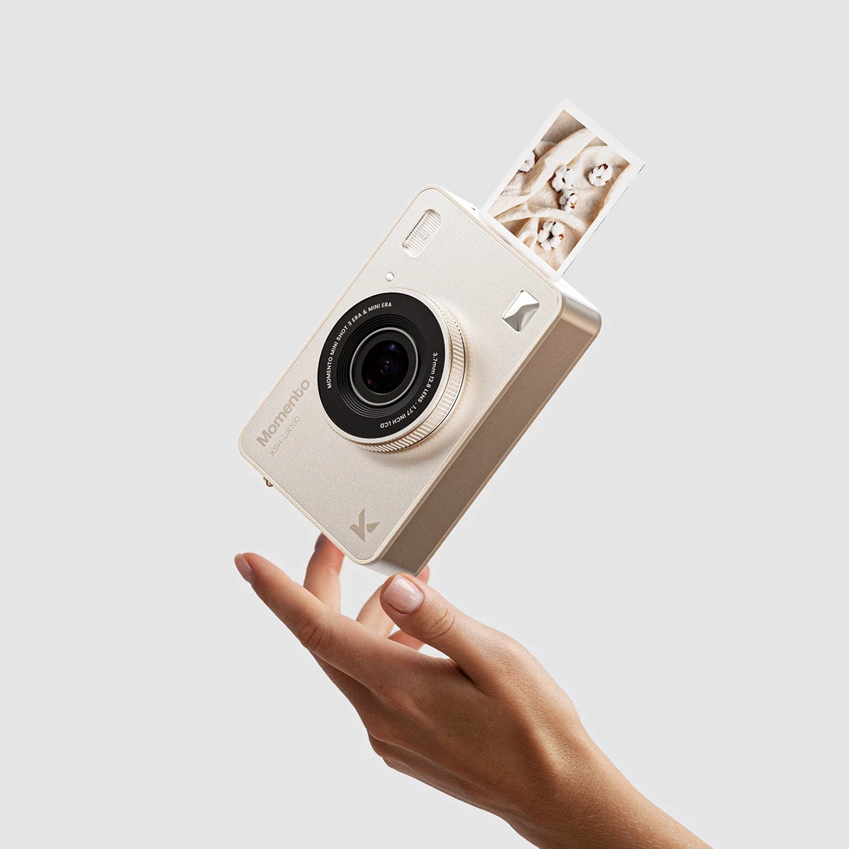 camera，Digital，electronic product，Momento，