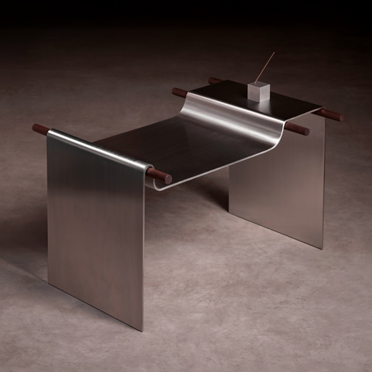 Metal stool，Modern design，multi-function，Sustainability，Maple，Metal stool，Modern design，multi-function，