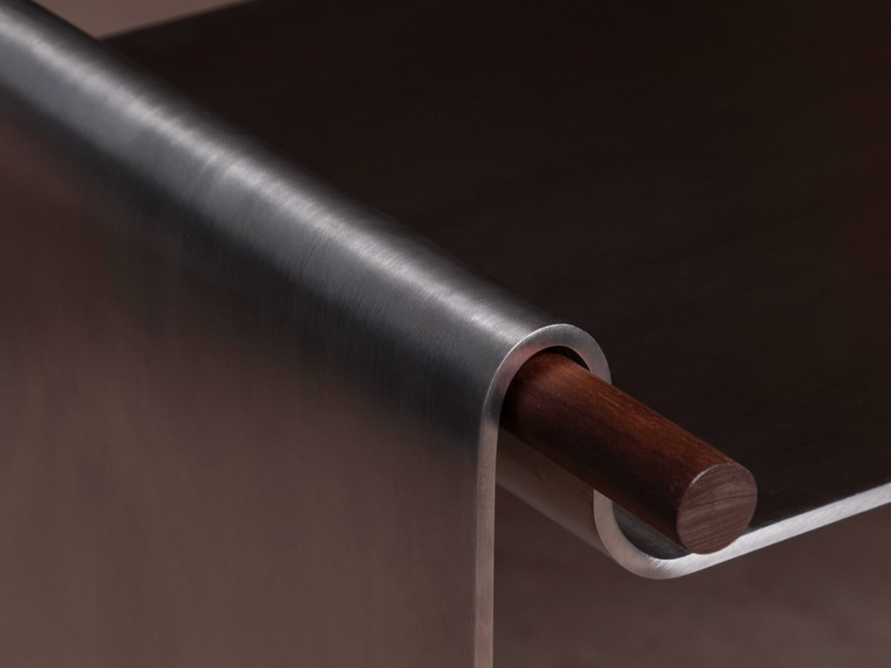 Metal stool，Modern design，multi-function，Sustainability，Maple，Metal stool，Modern design，multi-function，