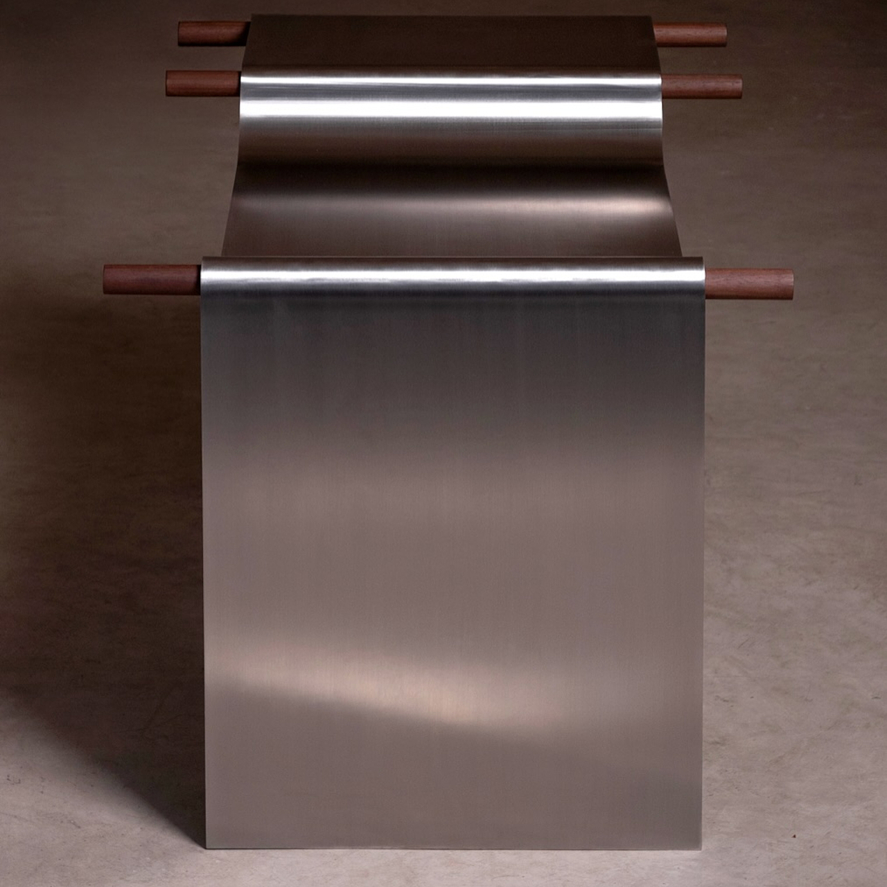 Metal stool，Modern design，multi-function，Sustainability，Maple，Metal stool，Modern design，multi-function，