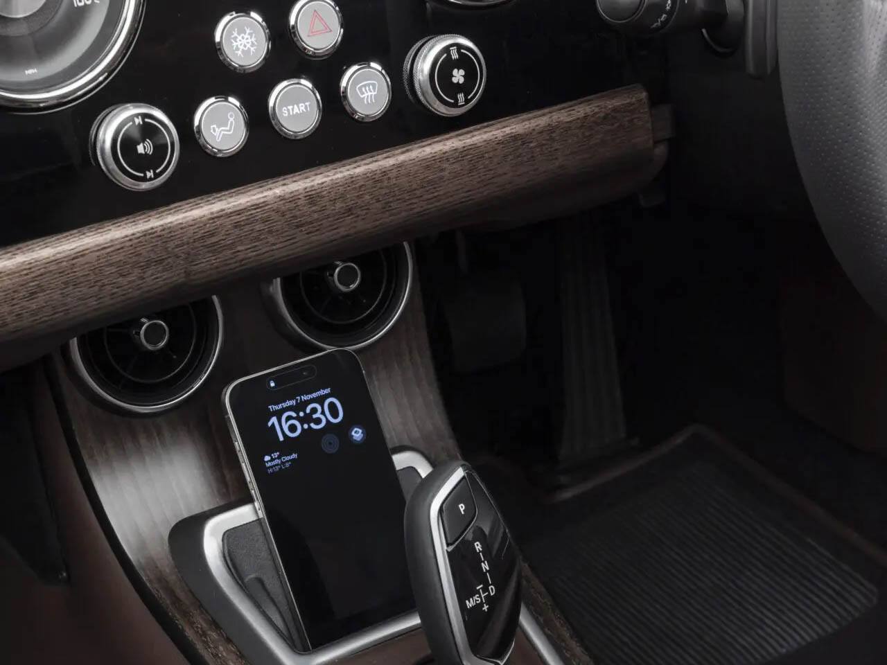 Super car，Retro Aesthetics，Morgan Supersport，British car，aerodynamics，