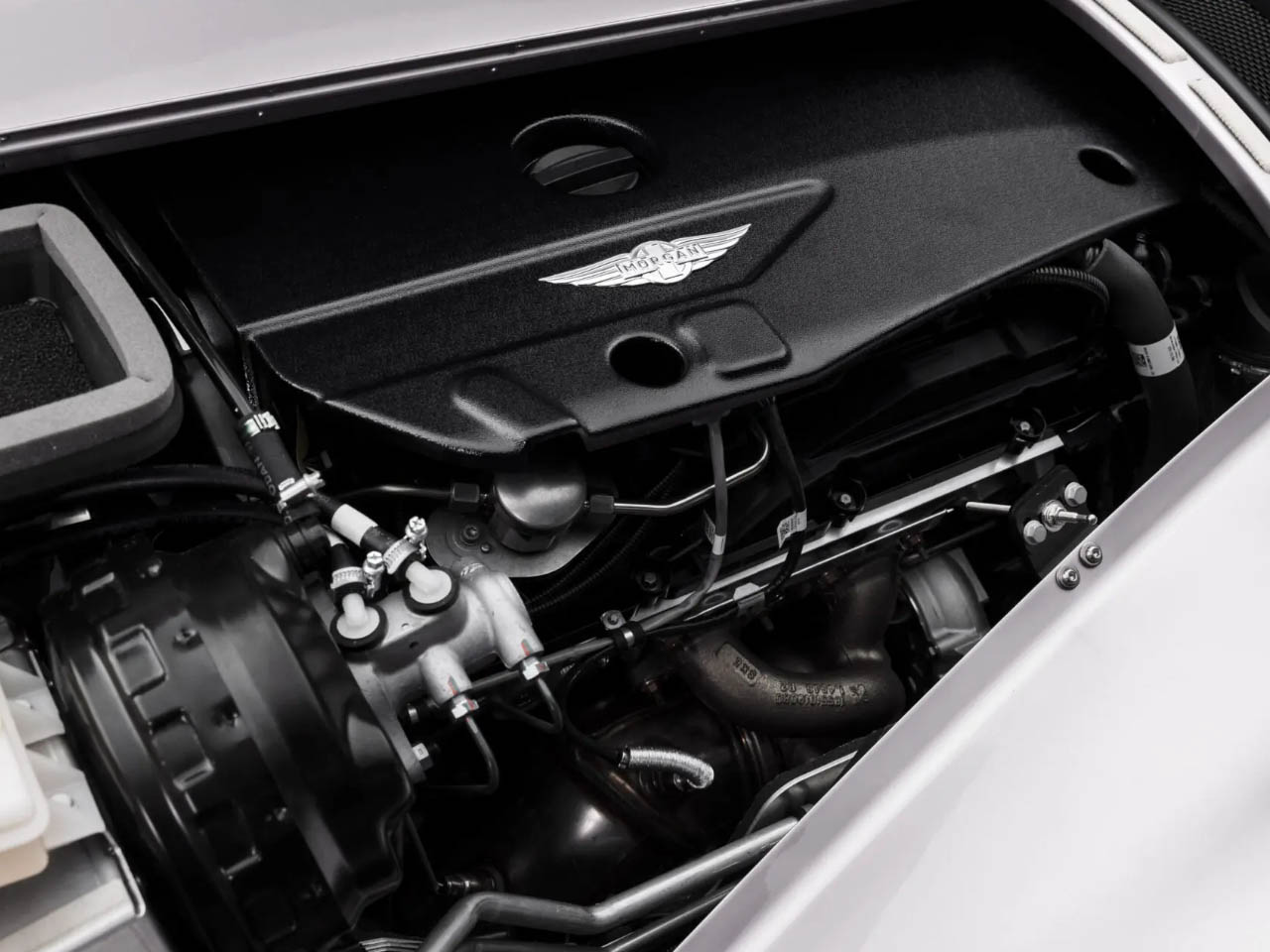 Super car，Retro Aesthetics，Morgan Supersport，British car，aerodynamics，