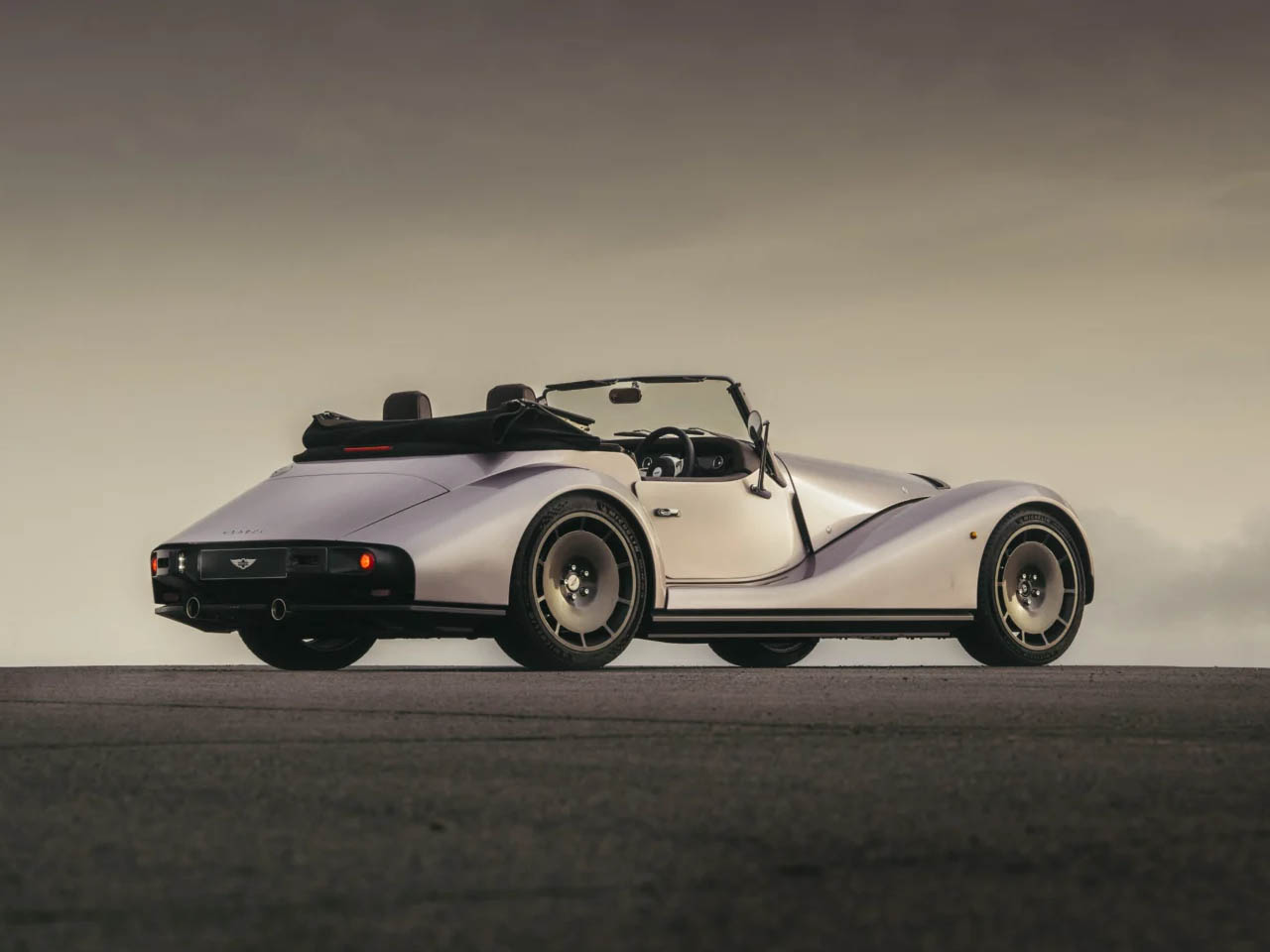 Super car，Retro Aesthetics，Morgan Supersport，British car，aerodynamics，