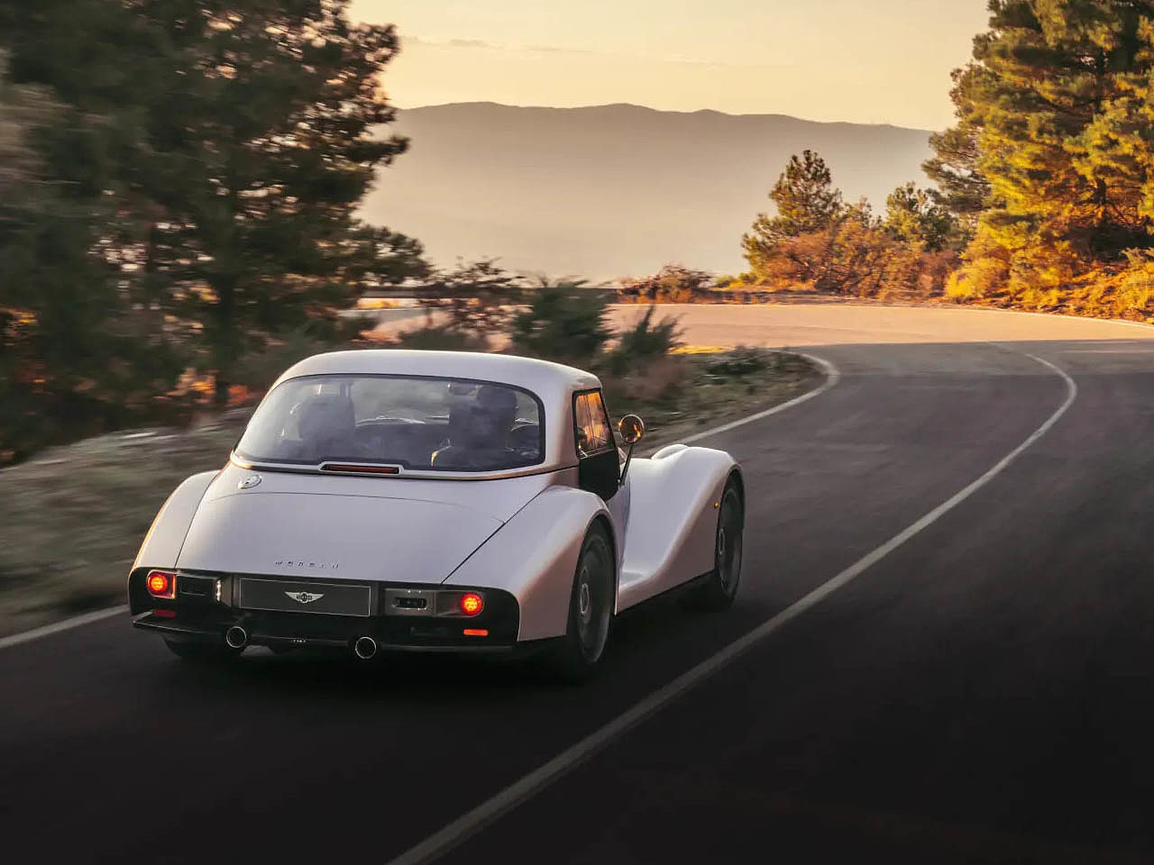 Super car，Retro Aesthetics，Morgan Supersport，British car，aerodynamics，