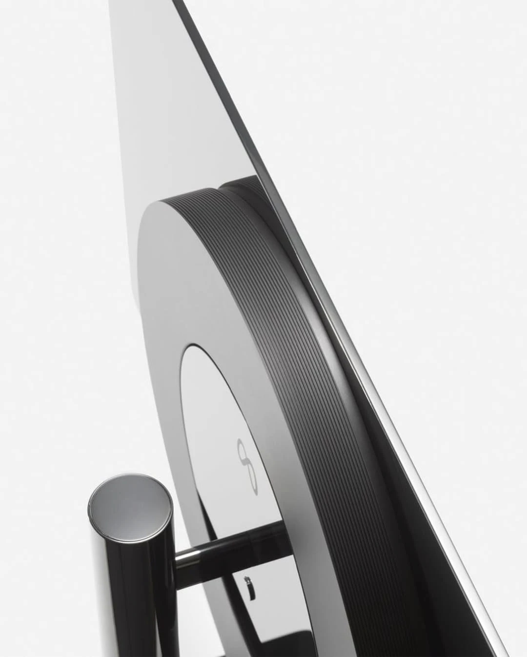 OLED display，Meta Portal Pro，monitor，Communication equipment，