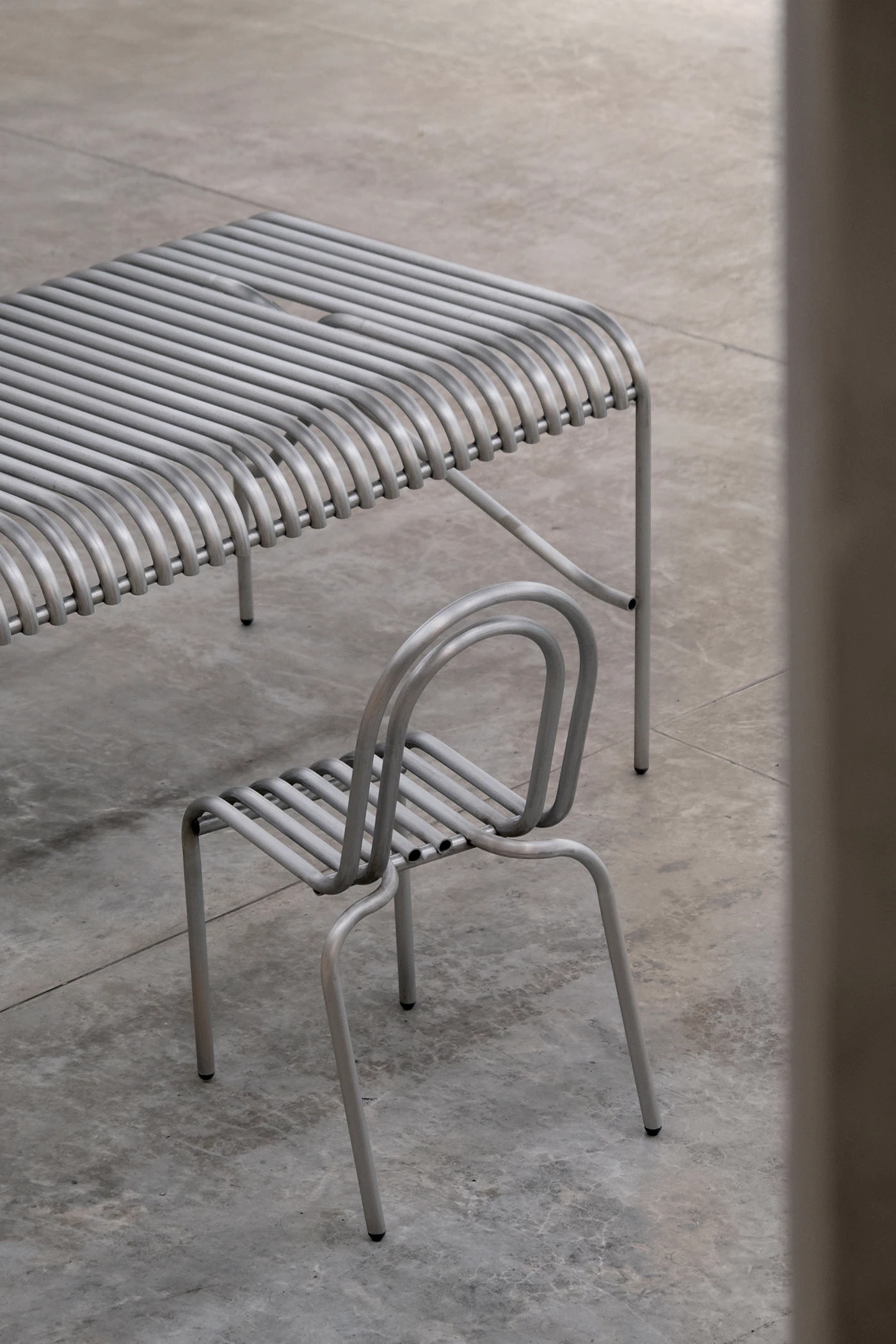 furniture，Table，ALOOP COLLECTION，industrial design，