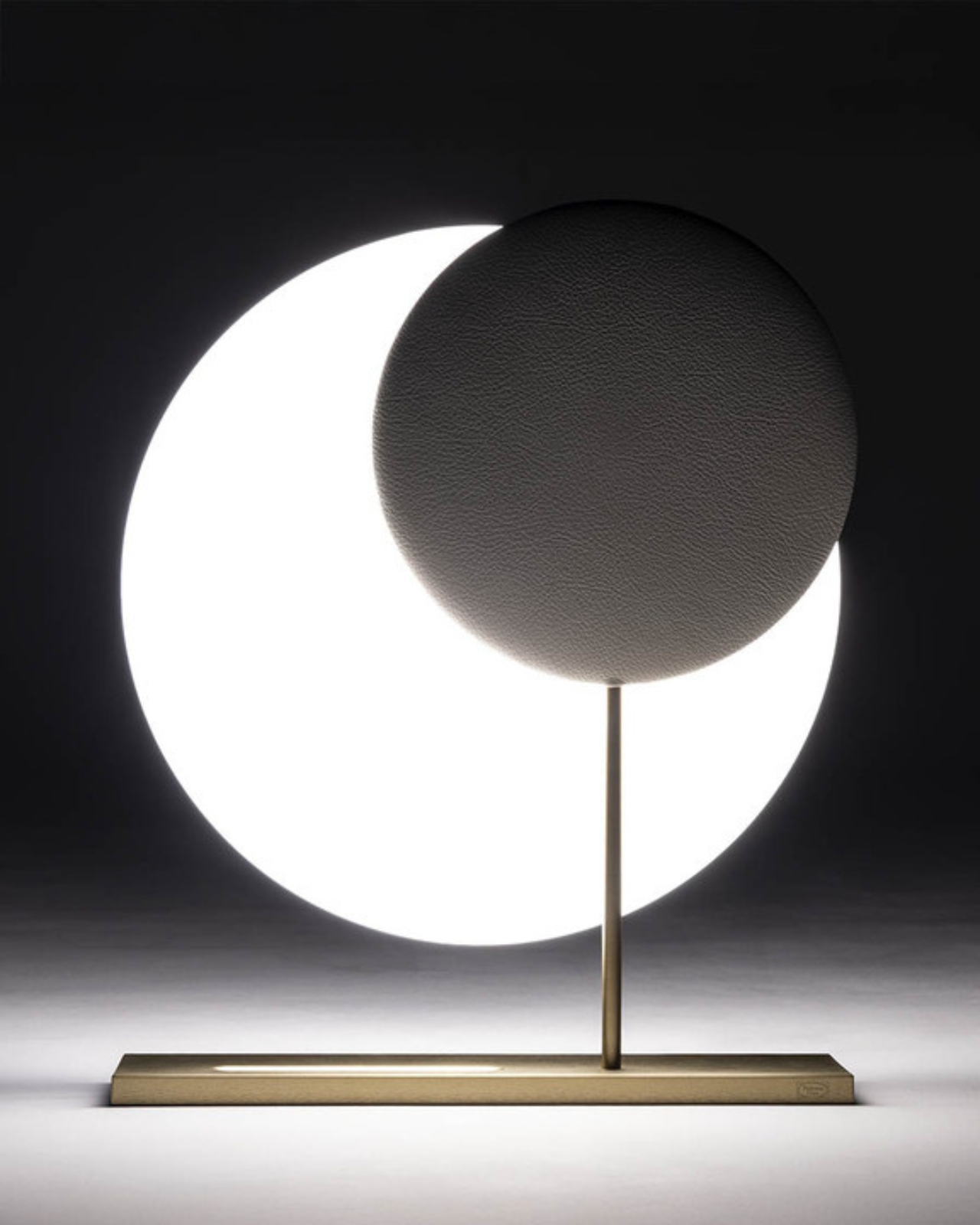 Moonbeam，Six N. Five，Lunar Eclipse Table Lamp，Indoor atmosphere，Leatherwear，
