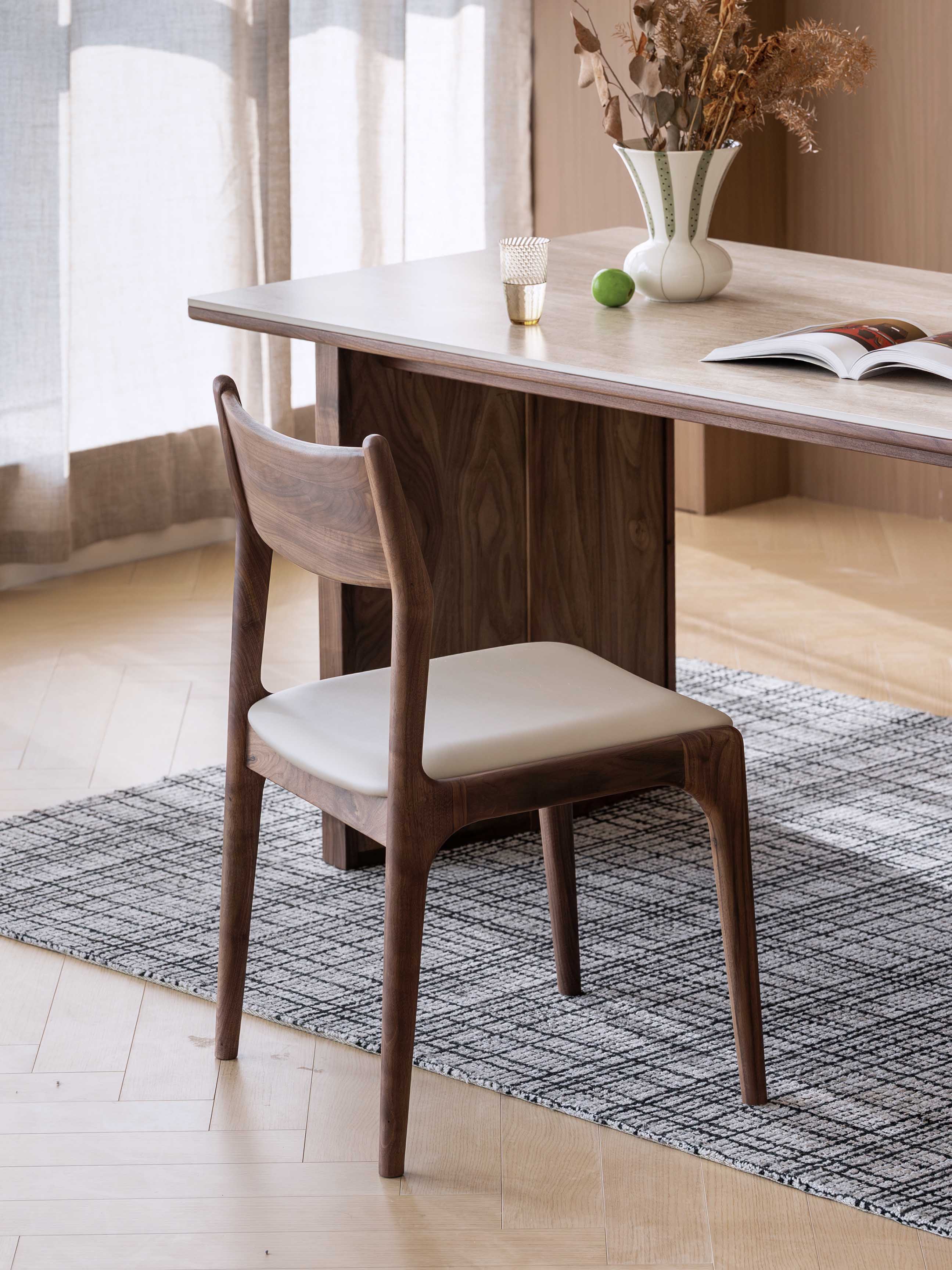 Residential Furniture，Solid wood dining chair，furniture design ，Original design，Solid wood furniture，Black walnut furniture，