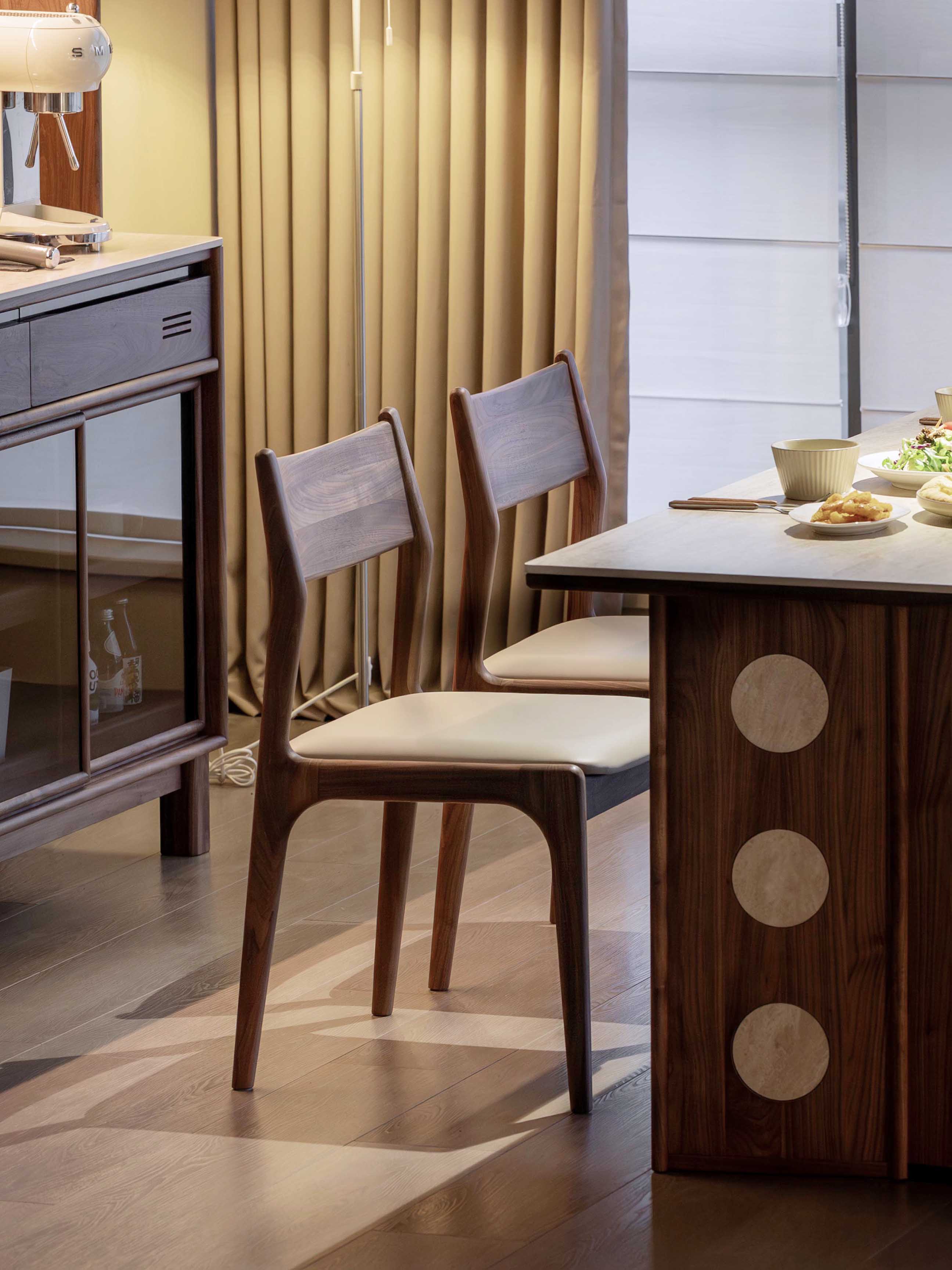 Residential Furniture，Solid wood dining chair，furniture design ，Original design，Solid wood furniture，Black walnut furniture，