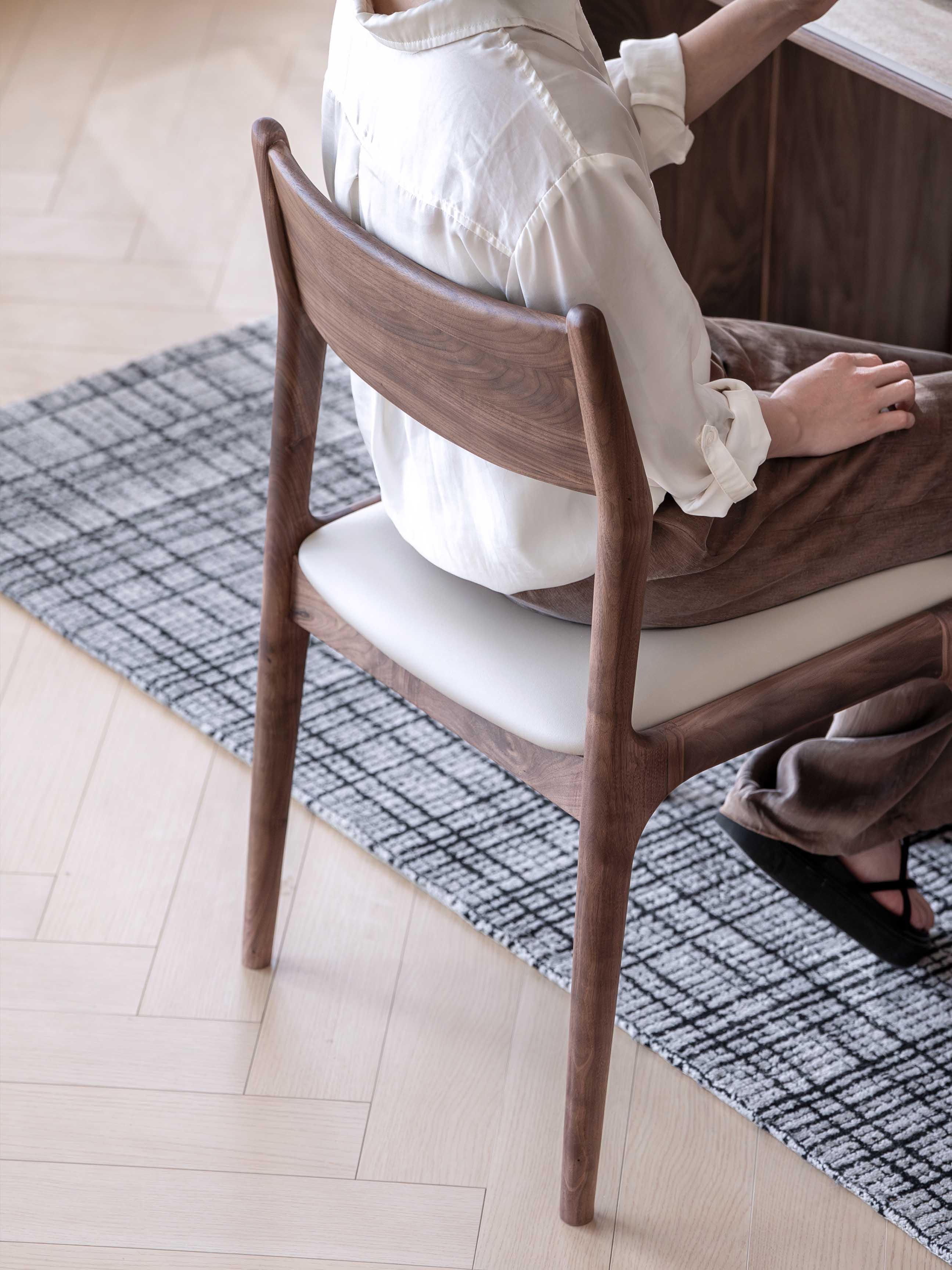 Residential Furniture，Solid wood dining chair，furniture design ，Original design，Solid wood furniture，Black walnut furniture，