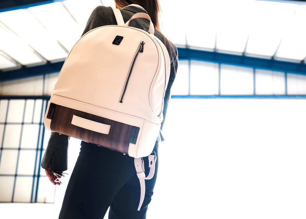 Travelling bag，Postman bag，Leatherwear，wooden ，knapsack，