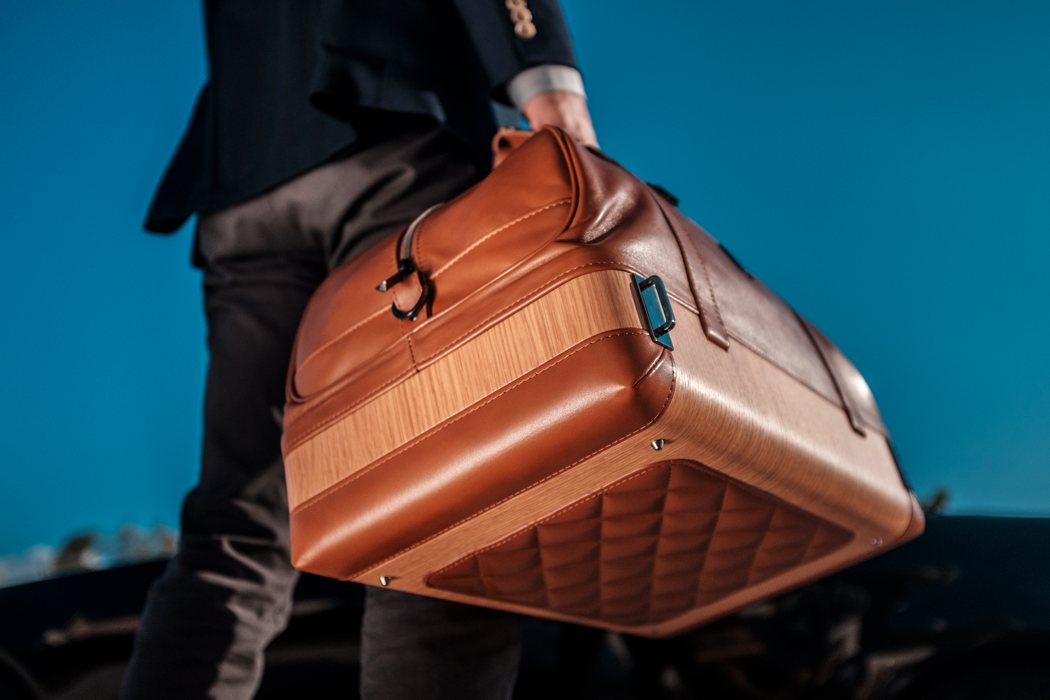 Travelling bag，Postman bag，Leatherwear，wooden ，knapsack，