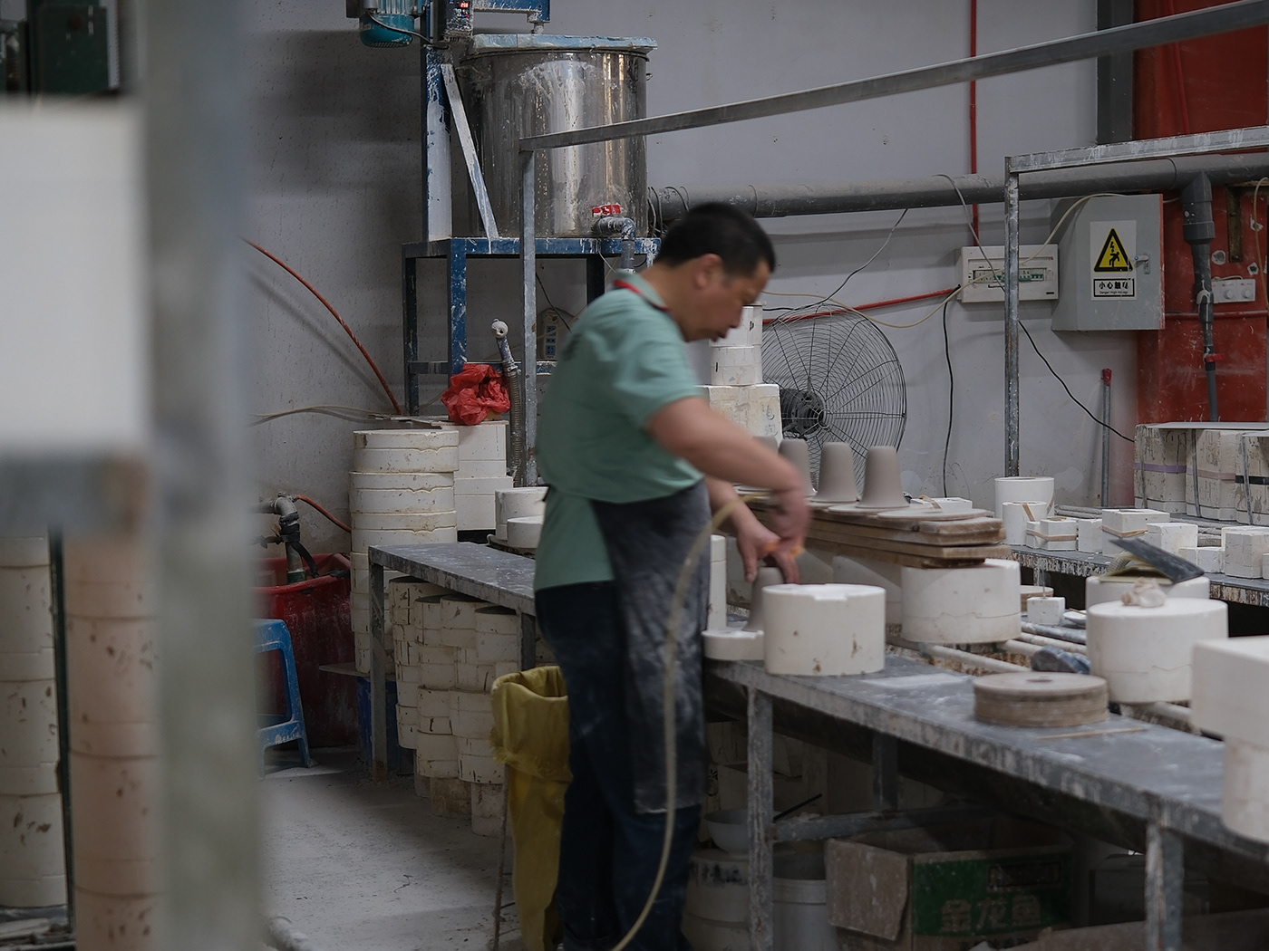 NAA，ceramics，Sustainable design，vase，Champagne barrel，