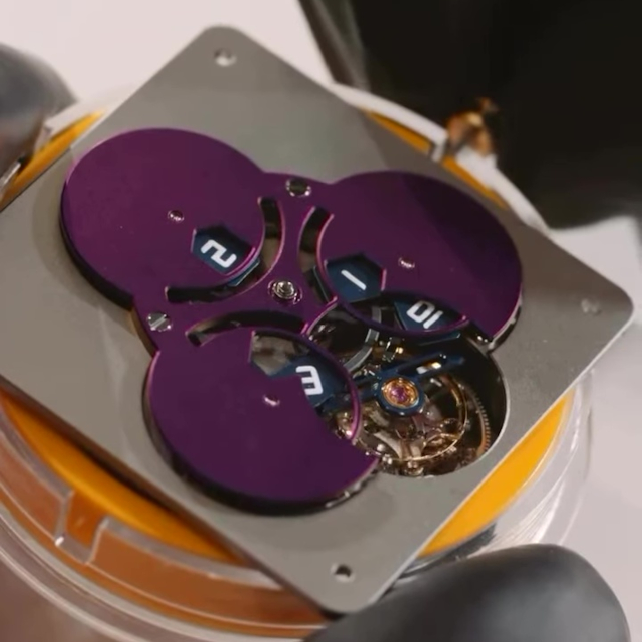 deformable watch，Vagabonde，Titanium metal，Takara Kronoform，Swiss watchmaking，