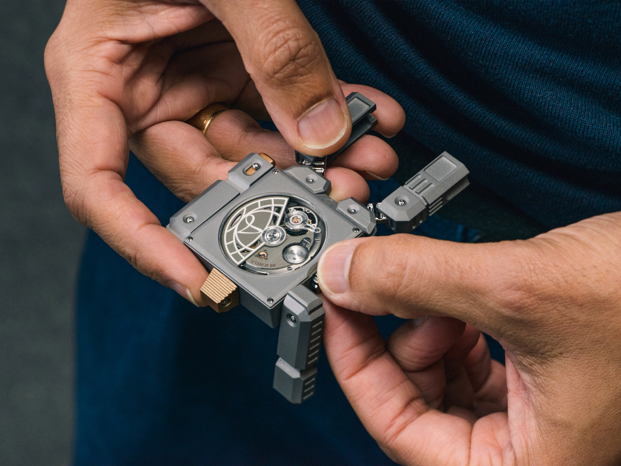 deformable watch，Vagabonde，Titanium metal，Takara Kronoform，Swiss watchmaking，