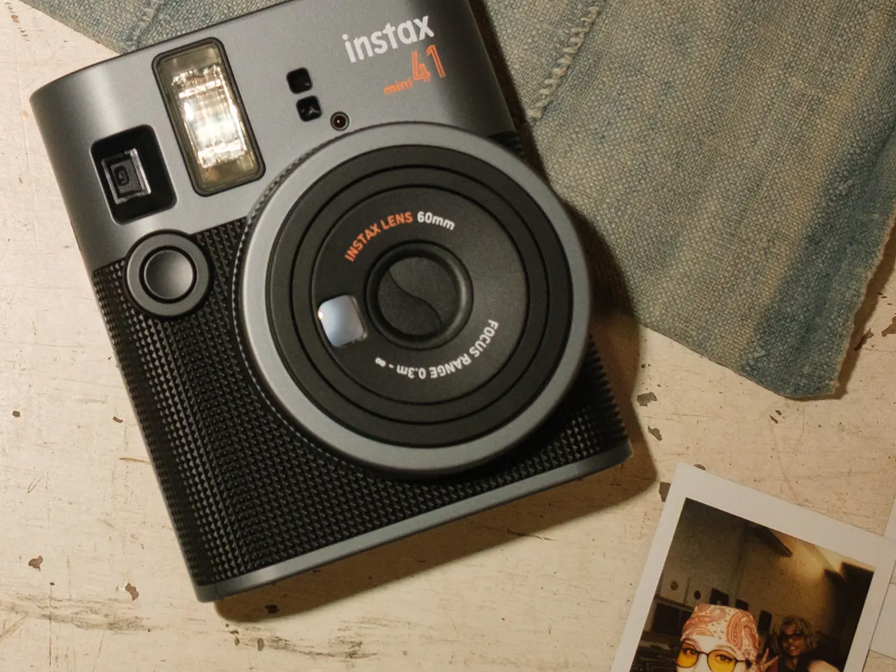 Instax Mini 41，Polaroid，Close up mode，Auto Exposure，Retro Design ，