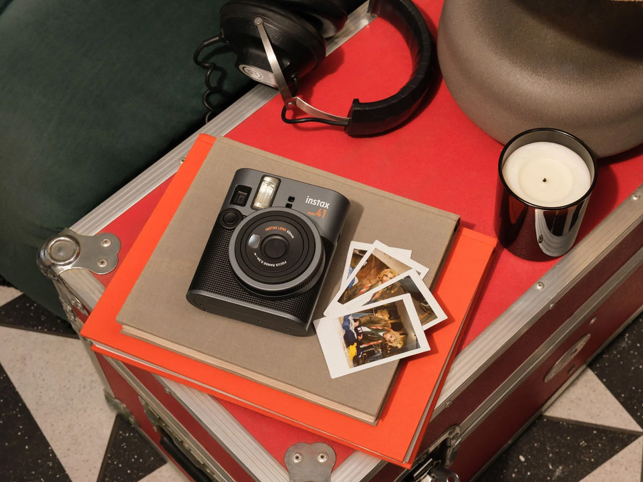 Instax Mini 41，Polaroid，Close up mode，Auto Exposure，Retro Design ，