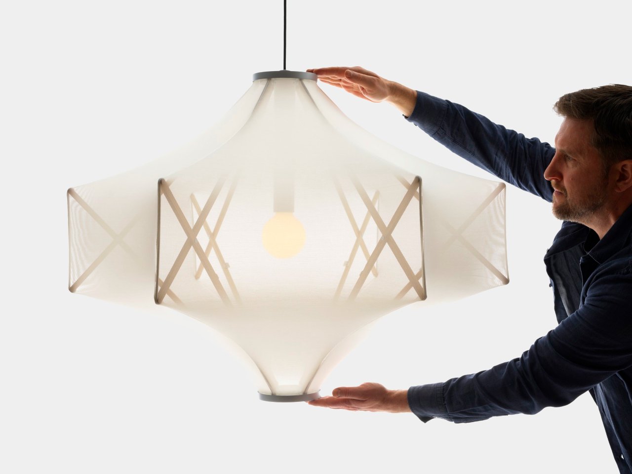 Sorpresa，lamps and lanterns，a chandelier，furniture，