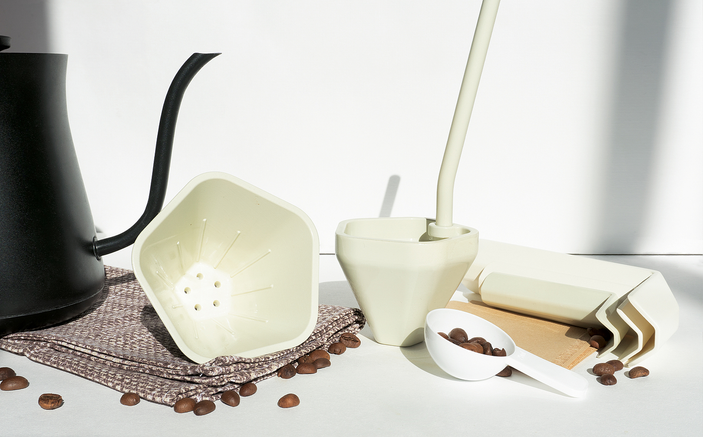 Coffee，Make coffee by hand，White noise，Light and shadow，