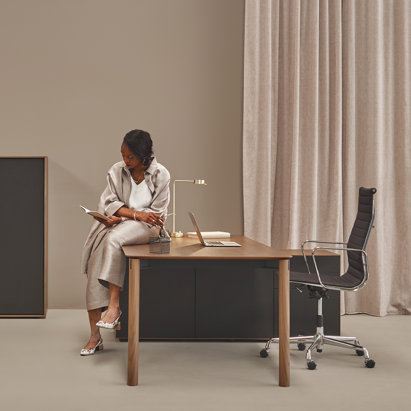 Laga，table，TREKU，metallic color point，Nordic furniture，