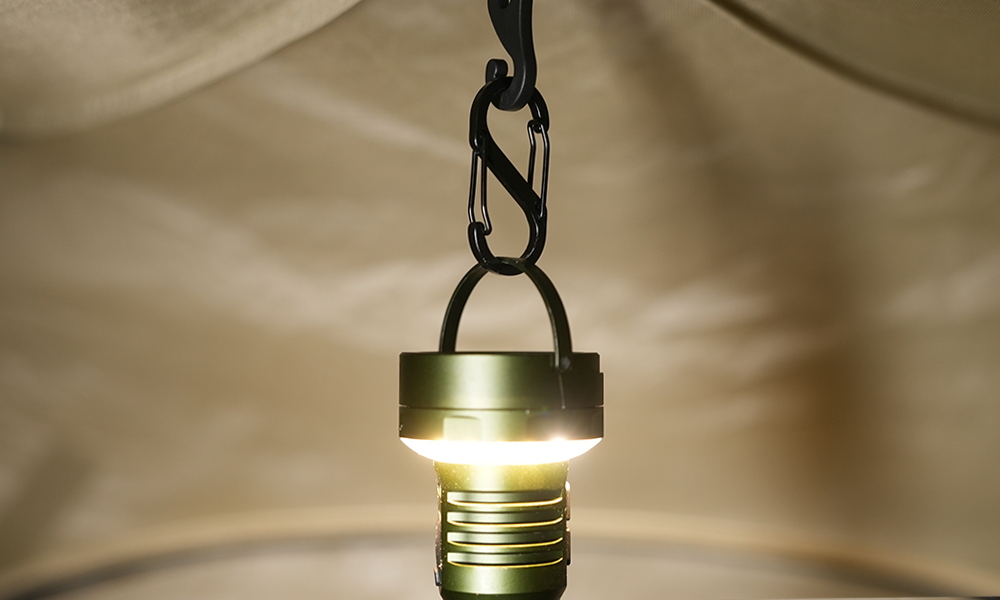 outdoors，Flashlight，Camping lamp，