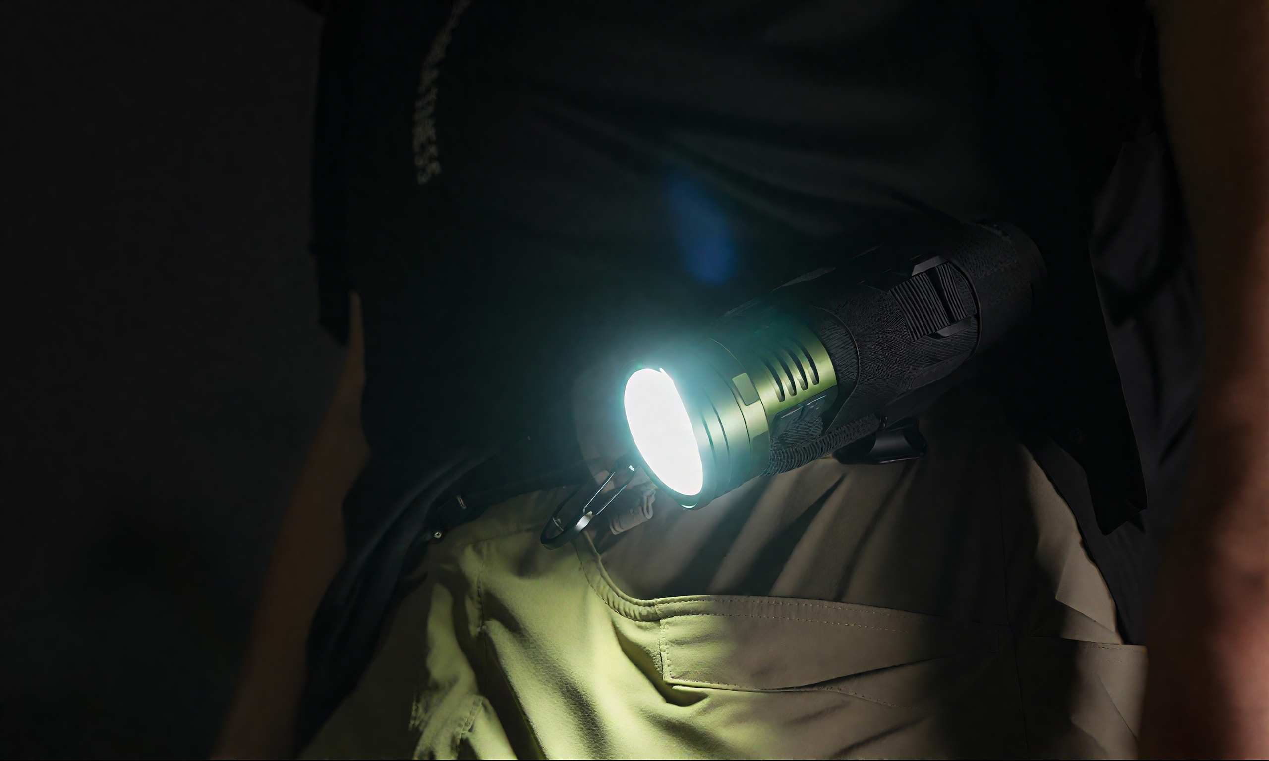 outdoors，Flashlight，Camping lamp，