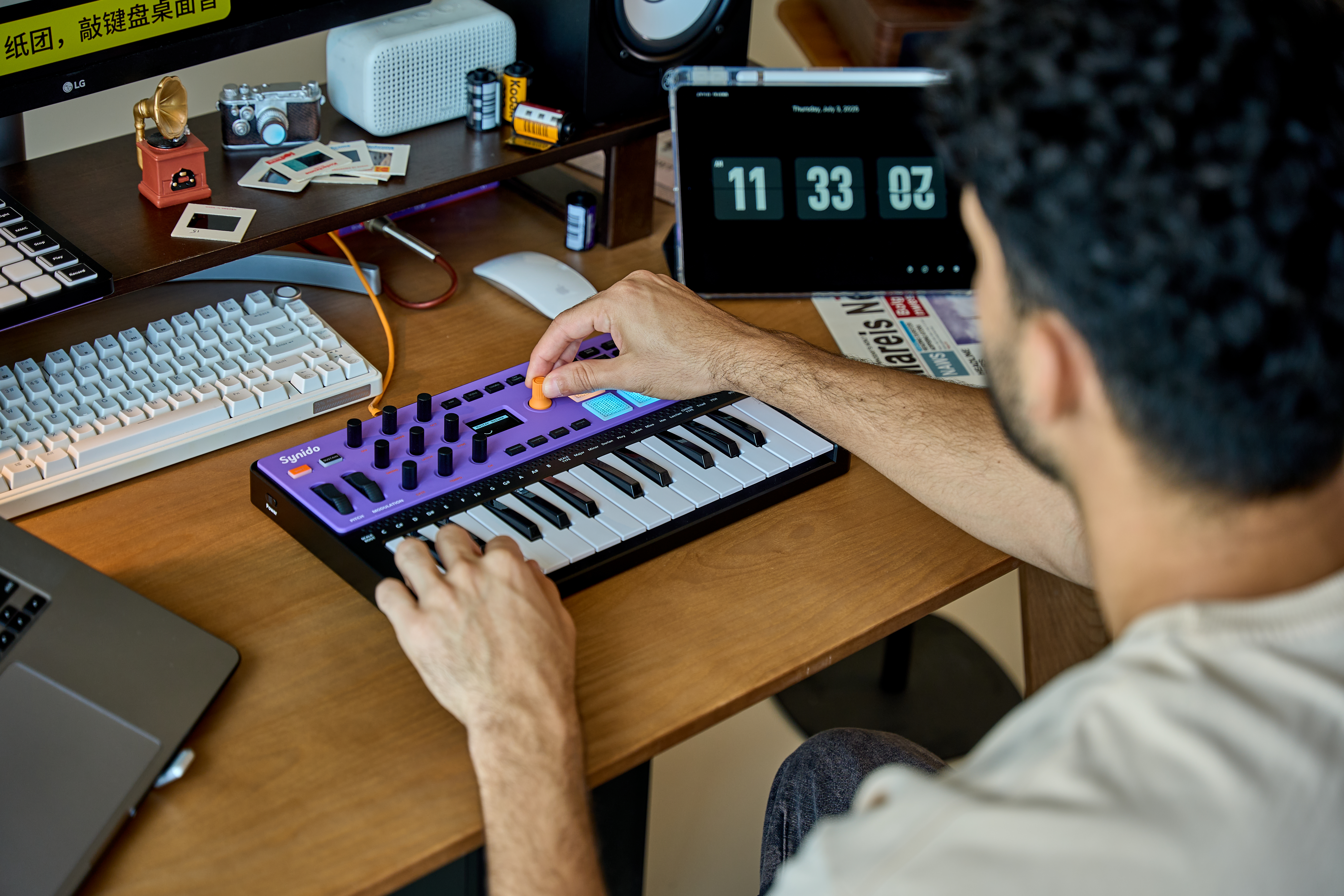 an electric appliance，sound card，music，Synthesizer，