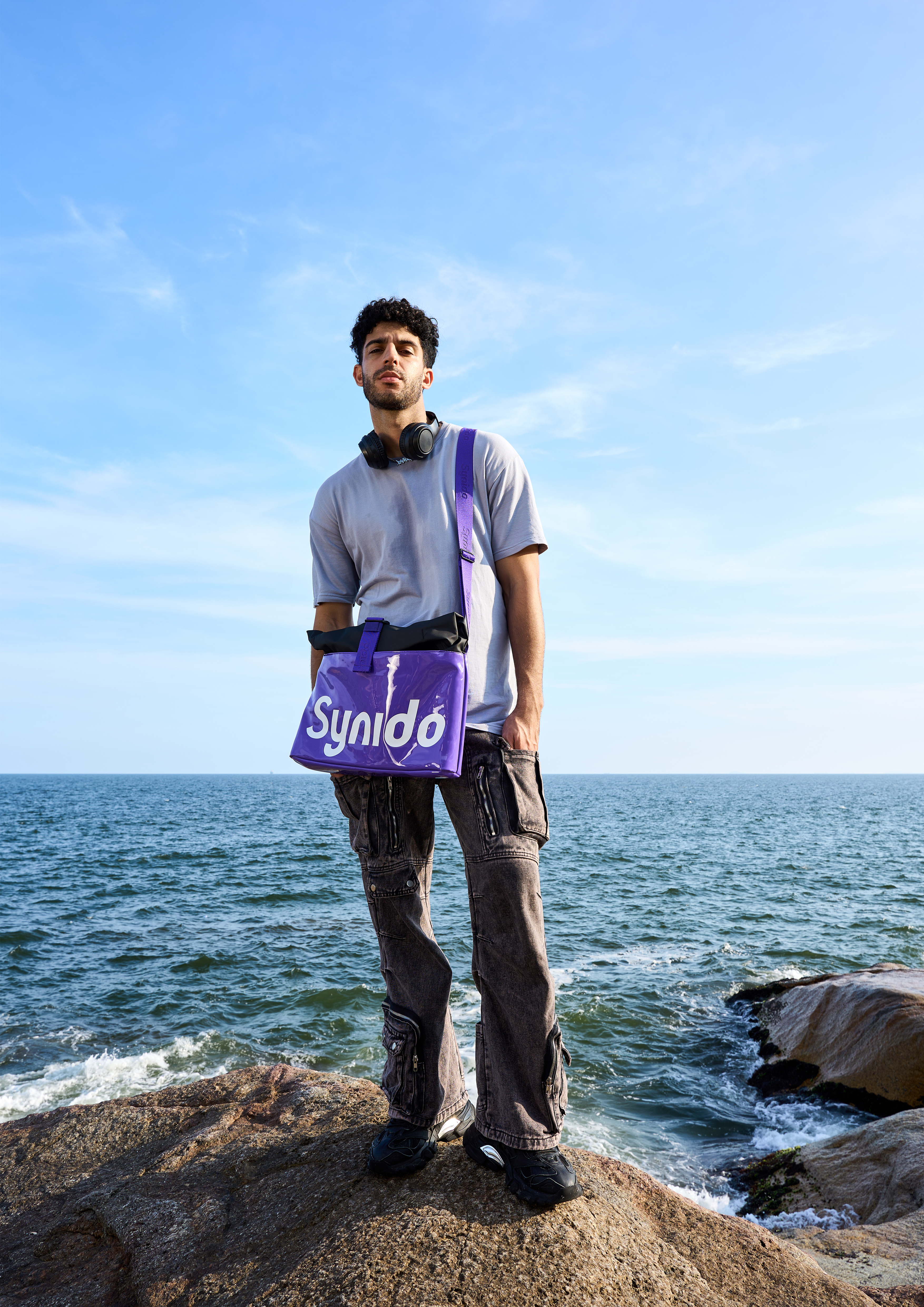 an electric appliance，sound card，music，Synthesizer，