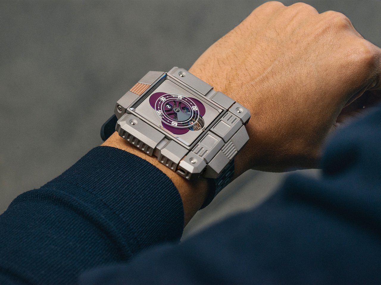 RETROVISION '85，Wristwatch，Wrist watch，Fashion products，