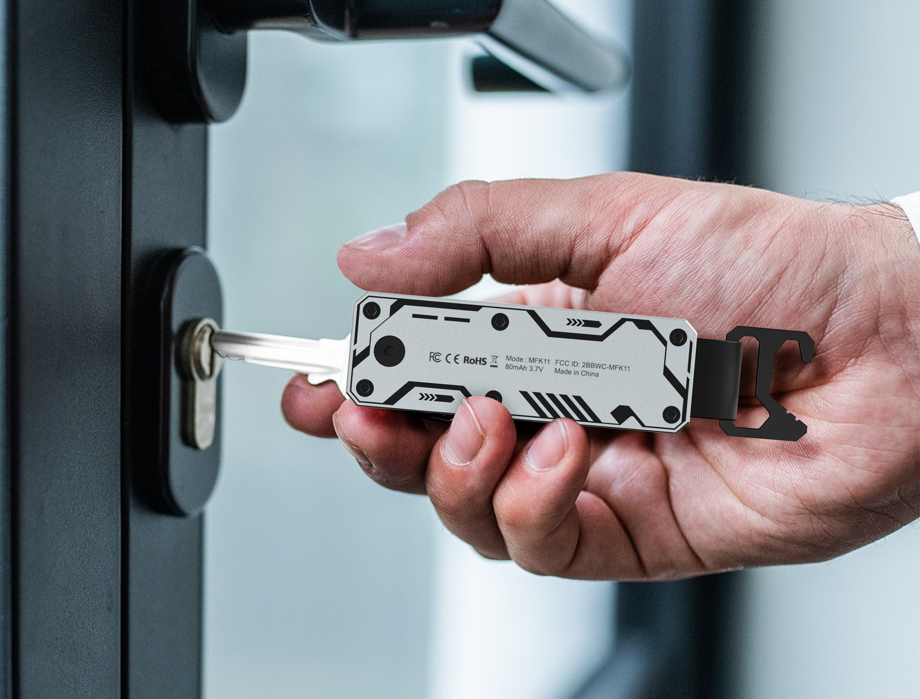 A keychain with tracking locator，