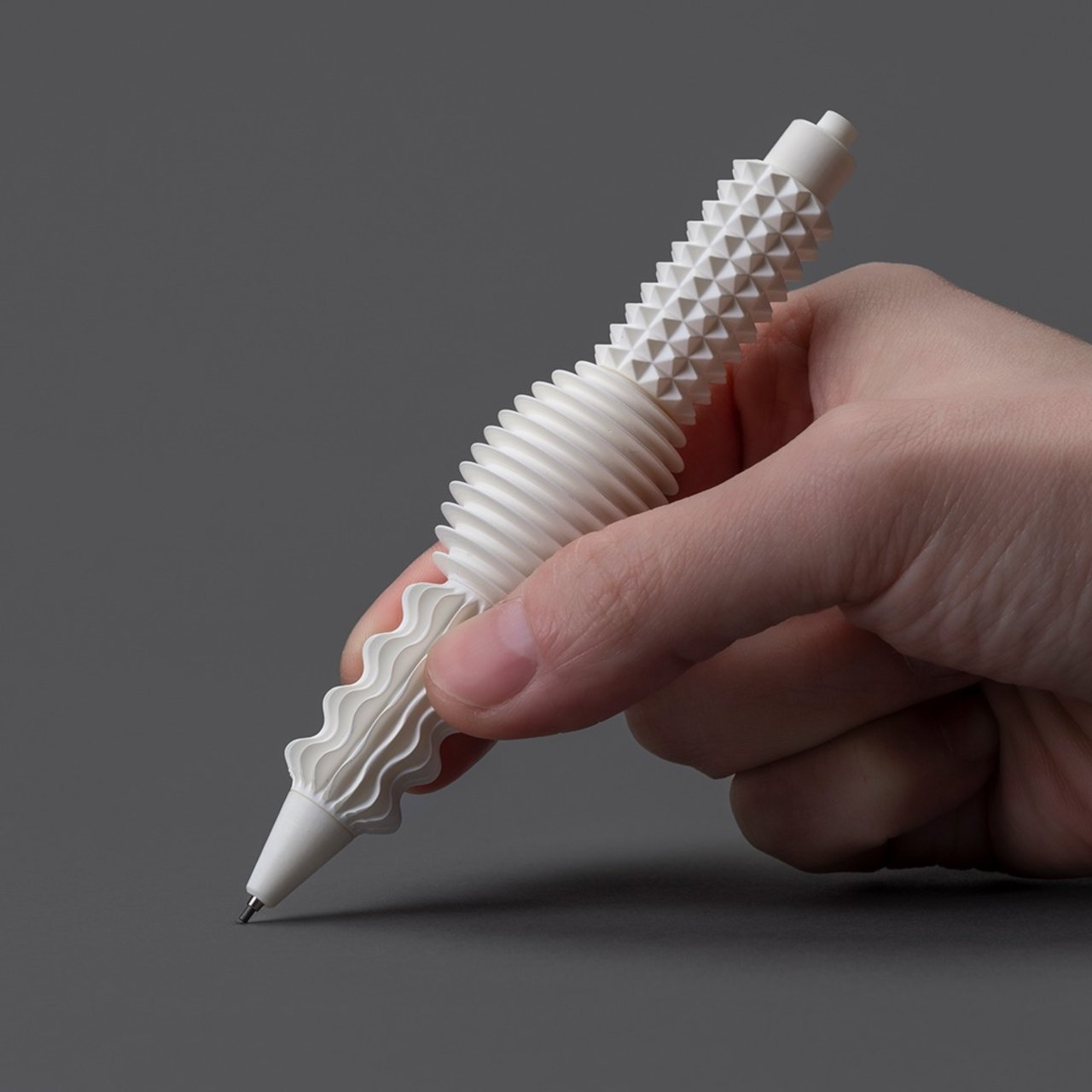 NEWRON，Organic modeling，3D printing，tactile stimulation，creative writing，